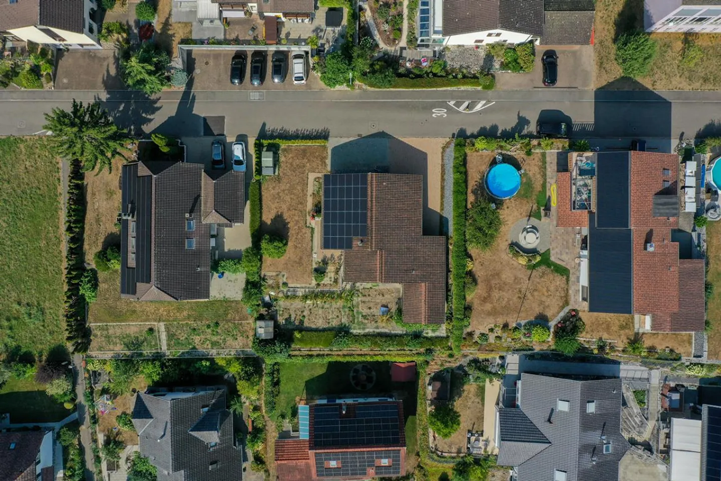Maison individuelle avec grand jardin dans un bon emplacement - Photo 4 sur 17