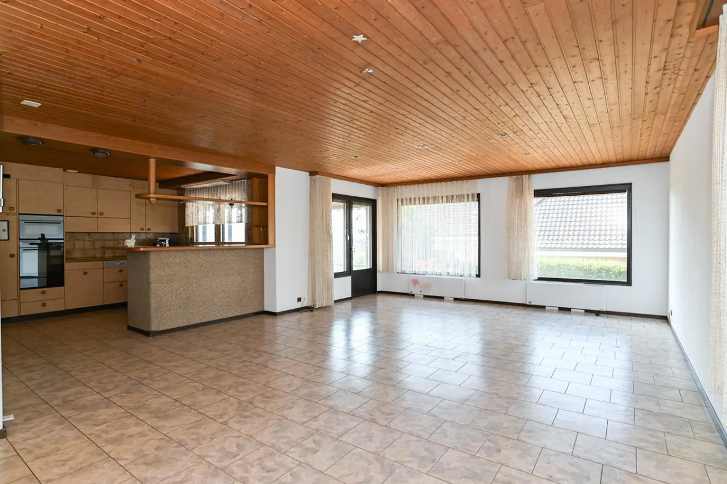 Maison individuelle avec grand jardin dans un bon emplacement - Photo 5 sur 17