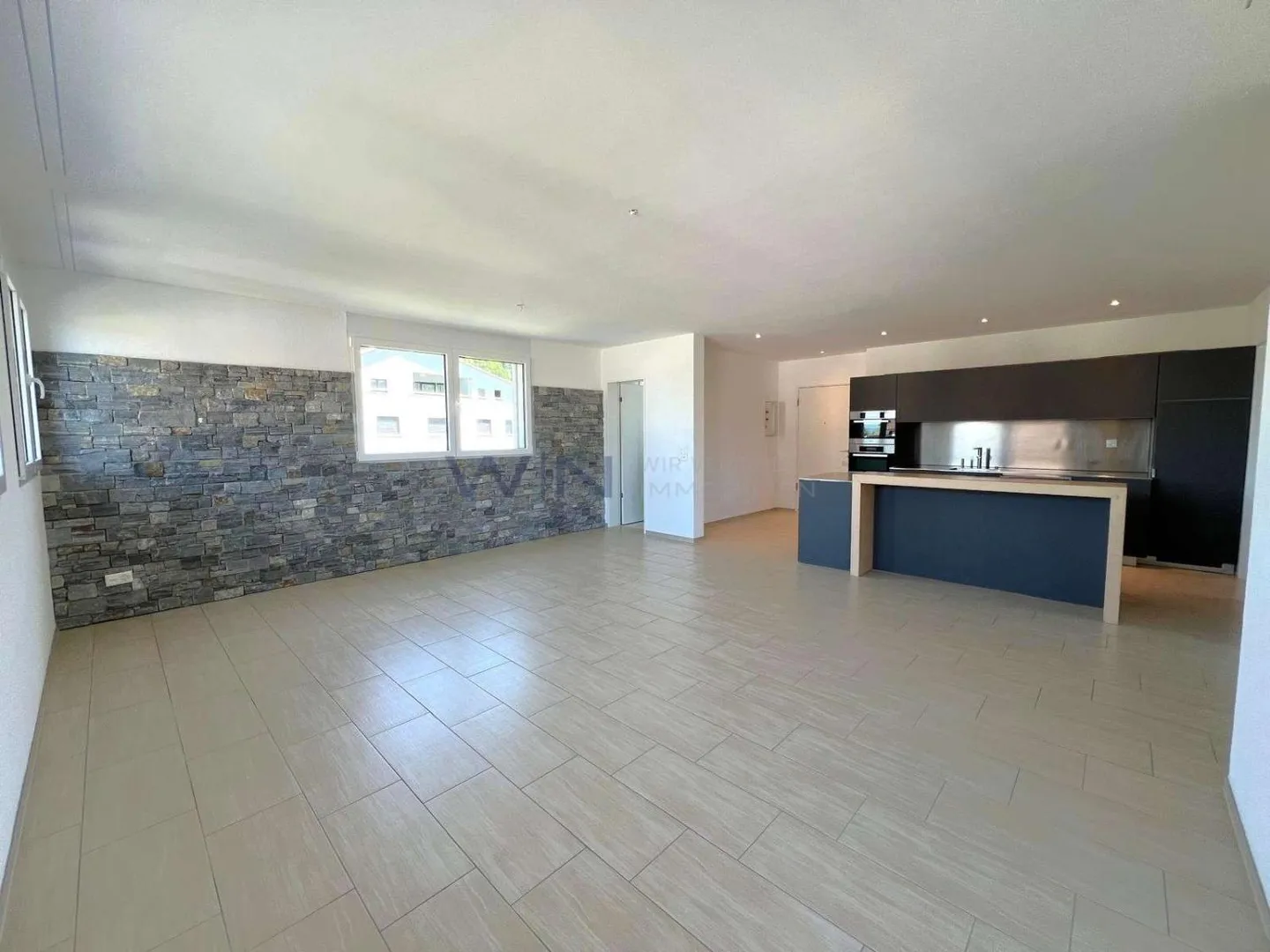 Luxury Apartment in Central Location - Photo 3 of 6