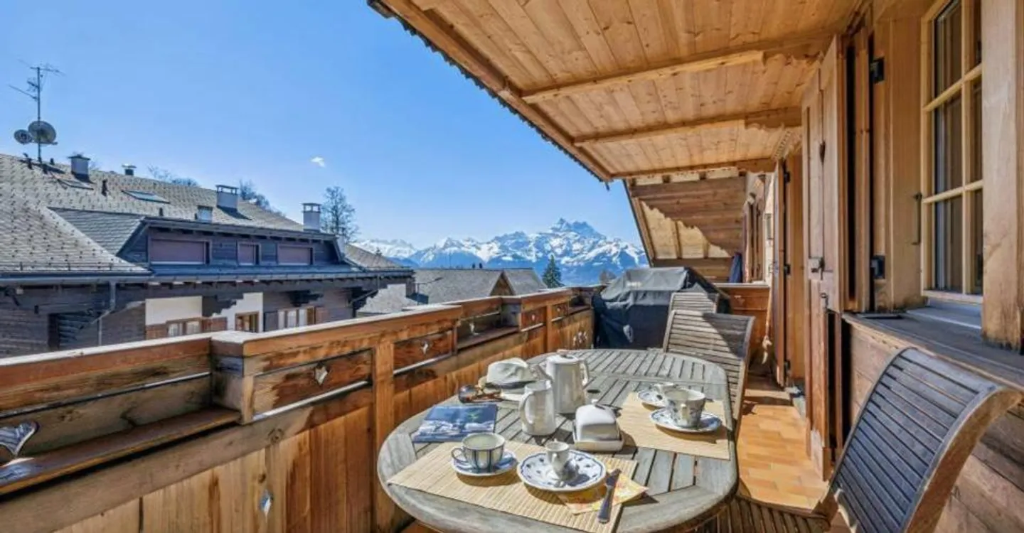 Villars, privileged location 3.5p with charm, large balcony, beautiful - Photo 8 of 13