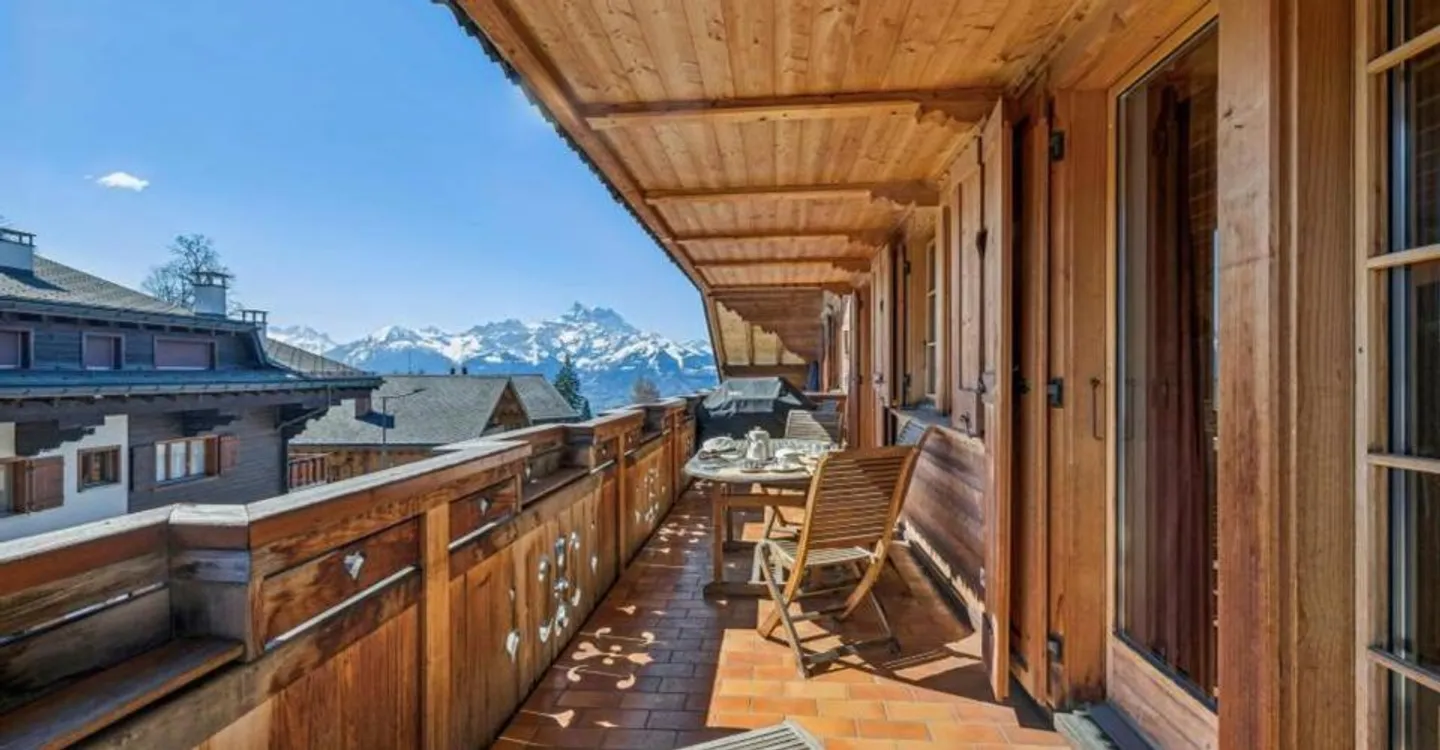 Villars, privileged location 3.5p with charm, large balcony, beautiful - Photo 9 of 13