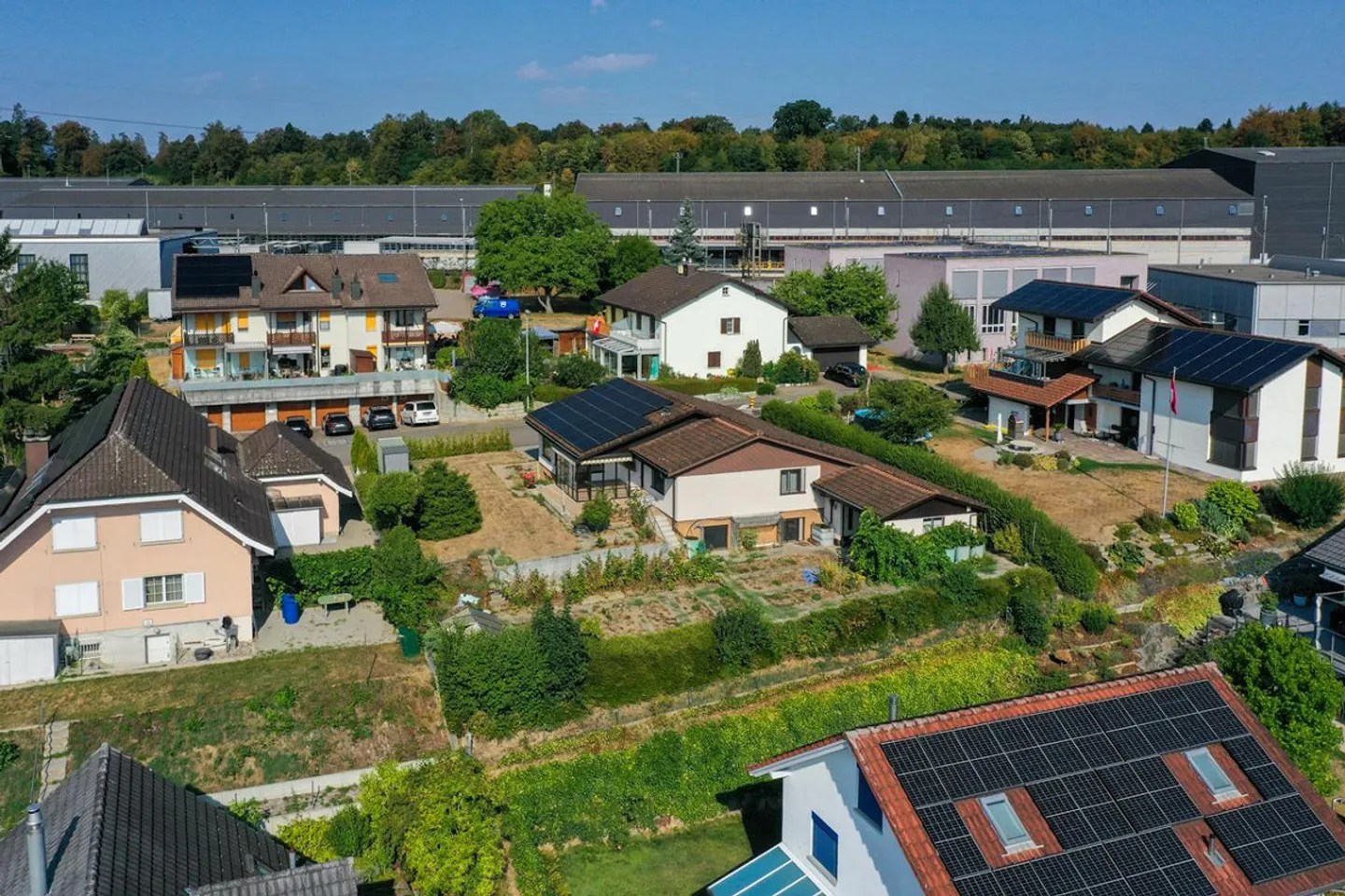 Maison individuelle avec grand jardin dans un bon emplacement - Photo 3 sur 17