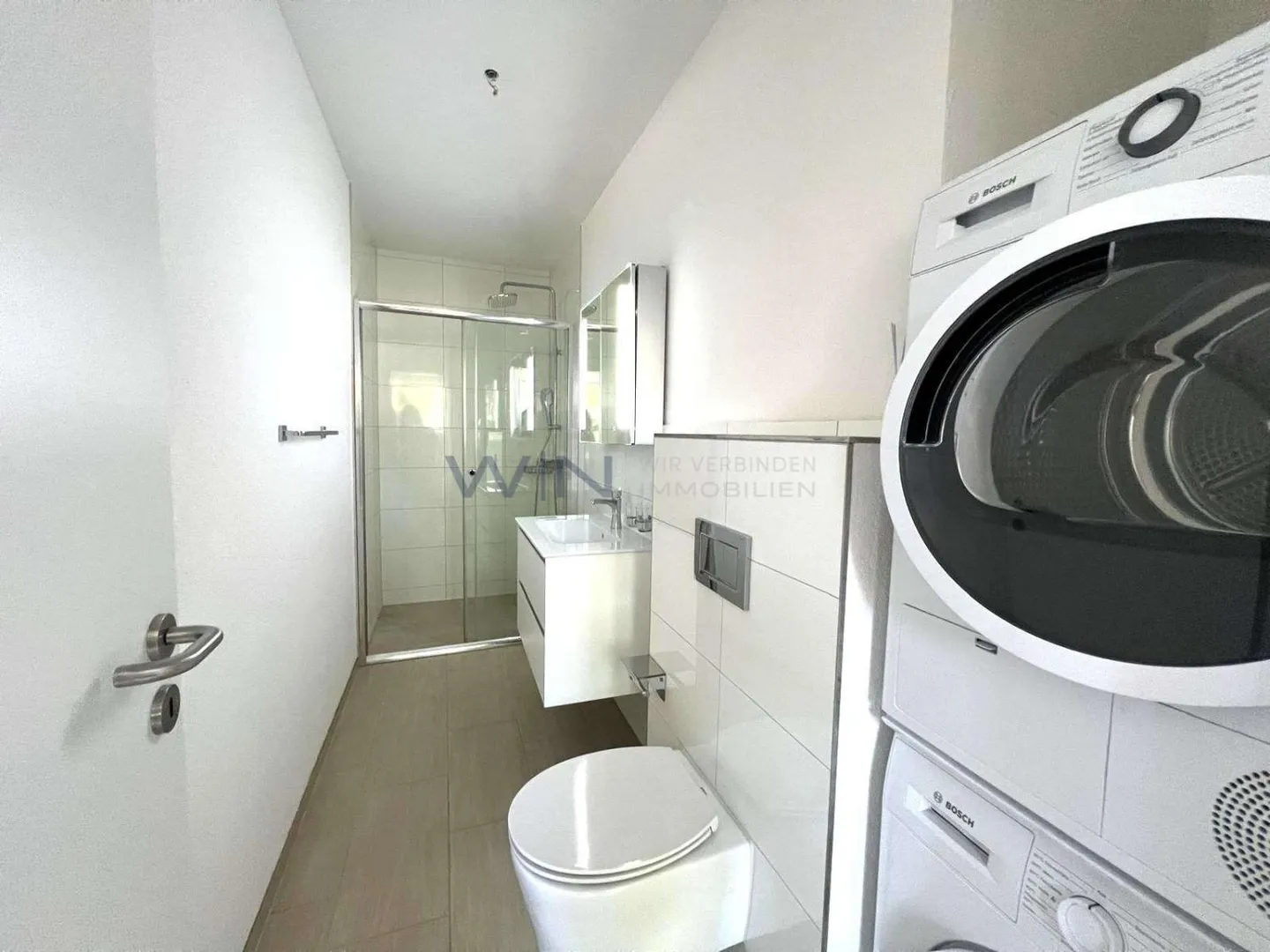 Luxury Apartment in Central Location - Photo 5 of 6