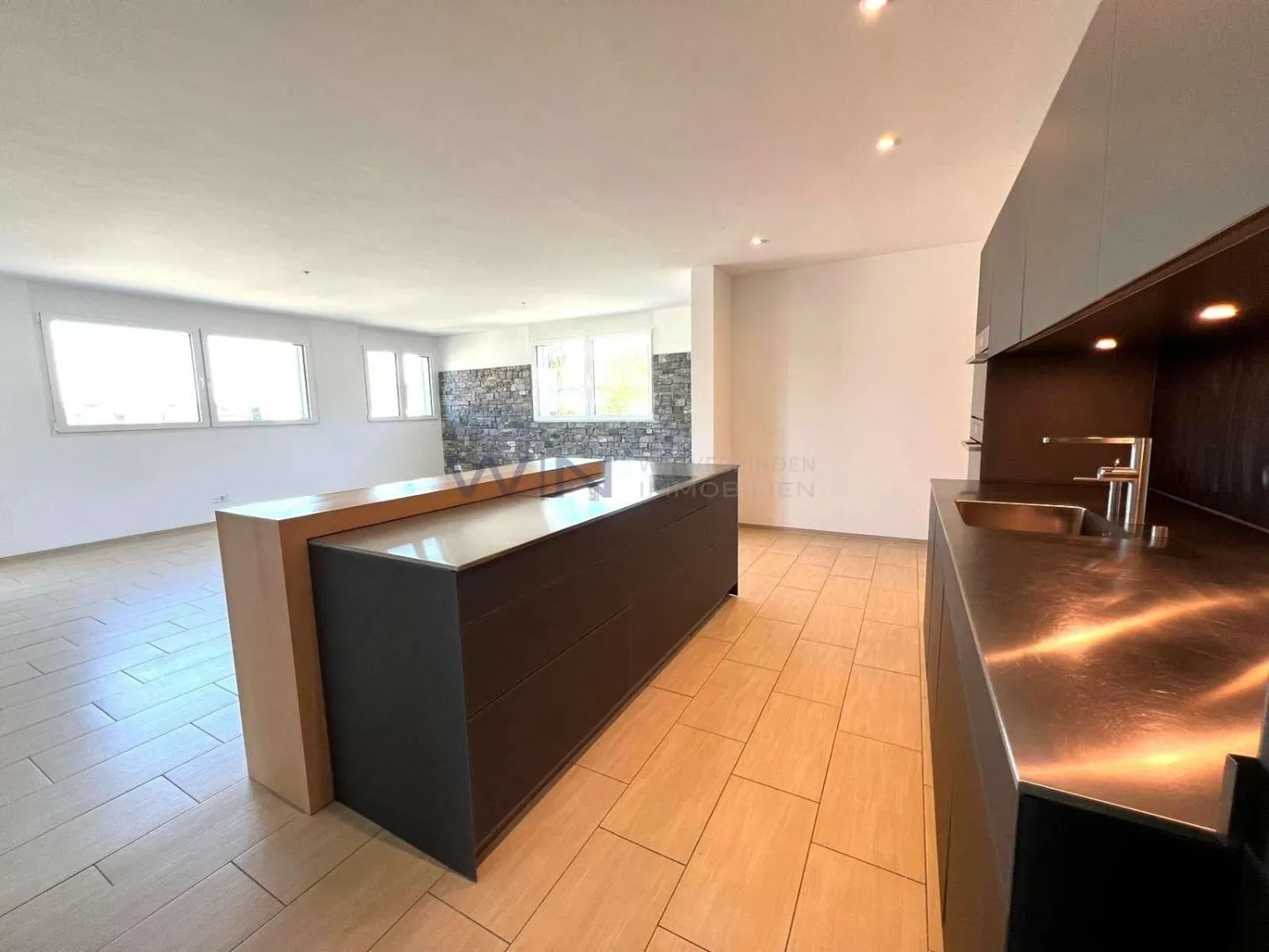Luxury Apartment in Central Location - Photo 6 of 6