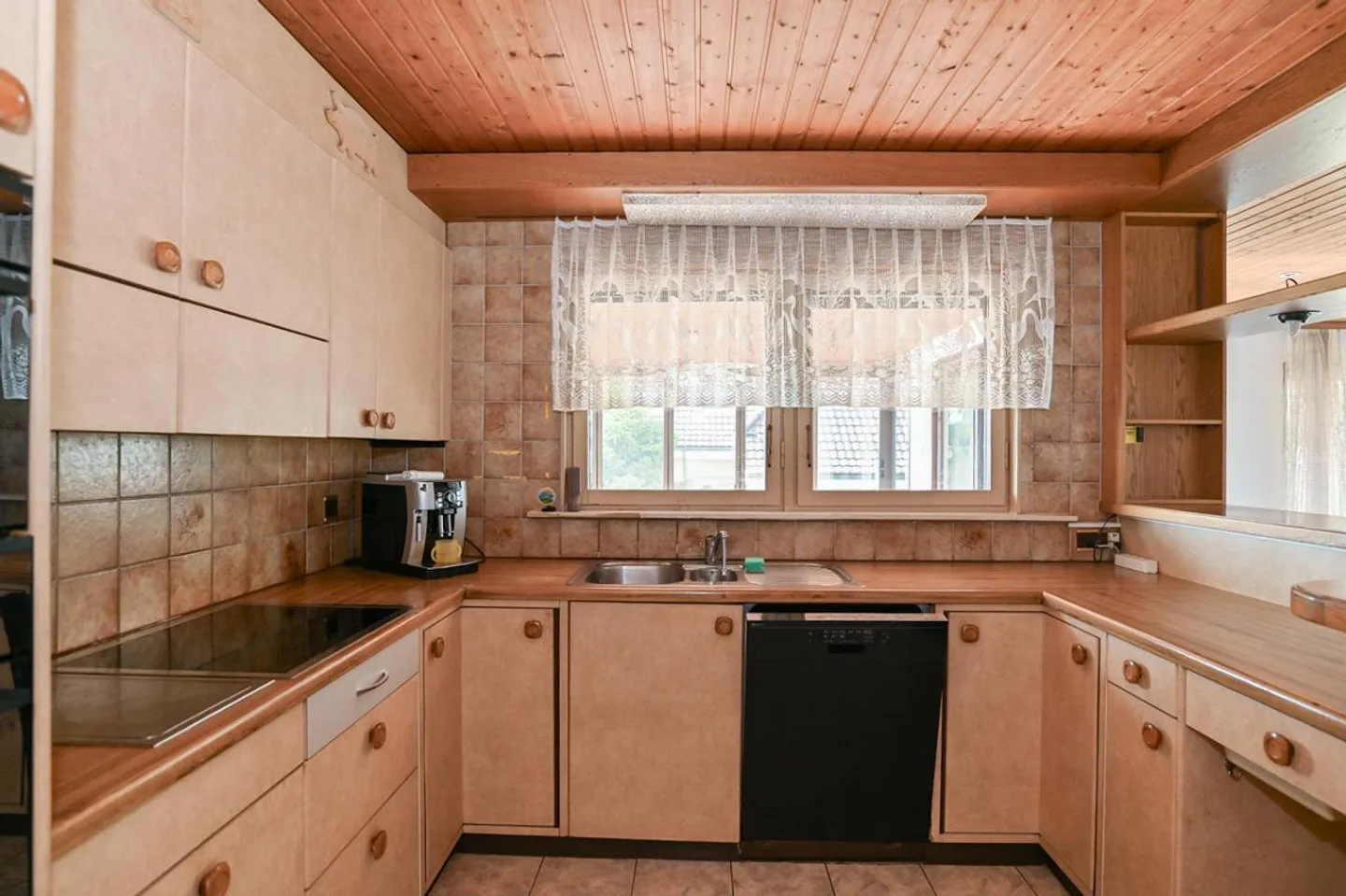 Maison individuelle avec grand jardin dans un bon emplacement - Photo 7 sur 17