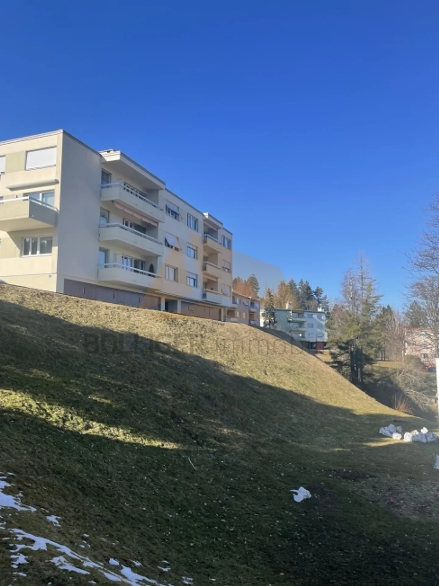 «A VENDRE
APPARTEMENT DE 4.5 PIÈCES EN PPE
ET GARAGE» - Photo 3 sur 9