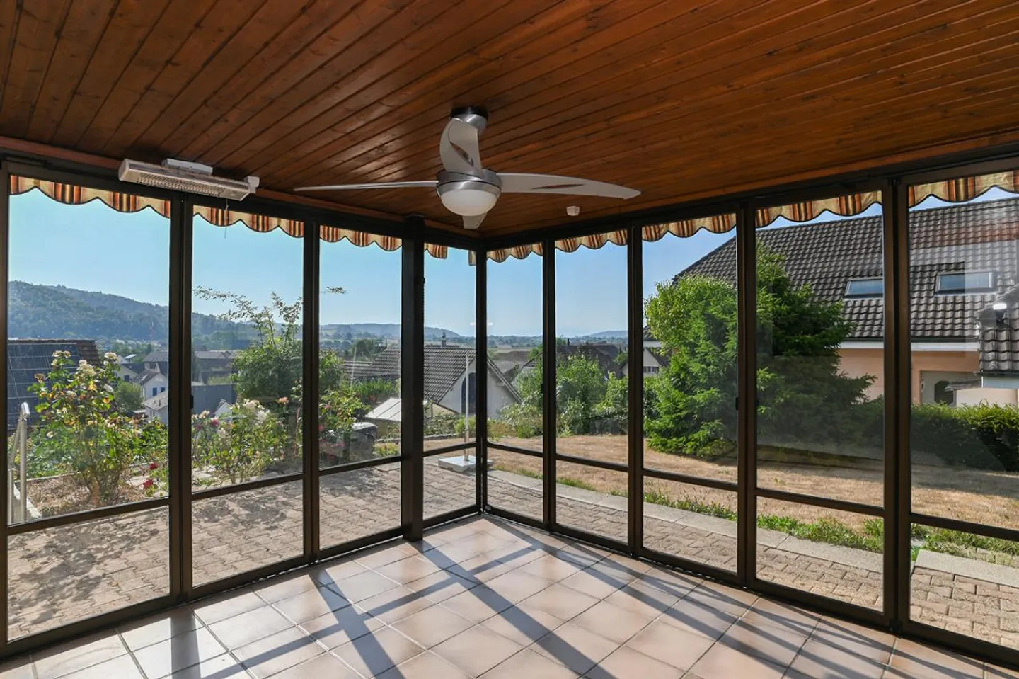 Maison individuelle avec grand jardin dans un bon emplacement - Photo 8 sur 17