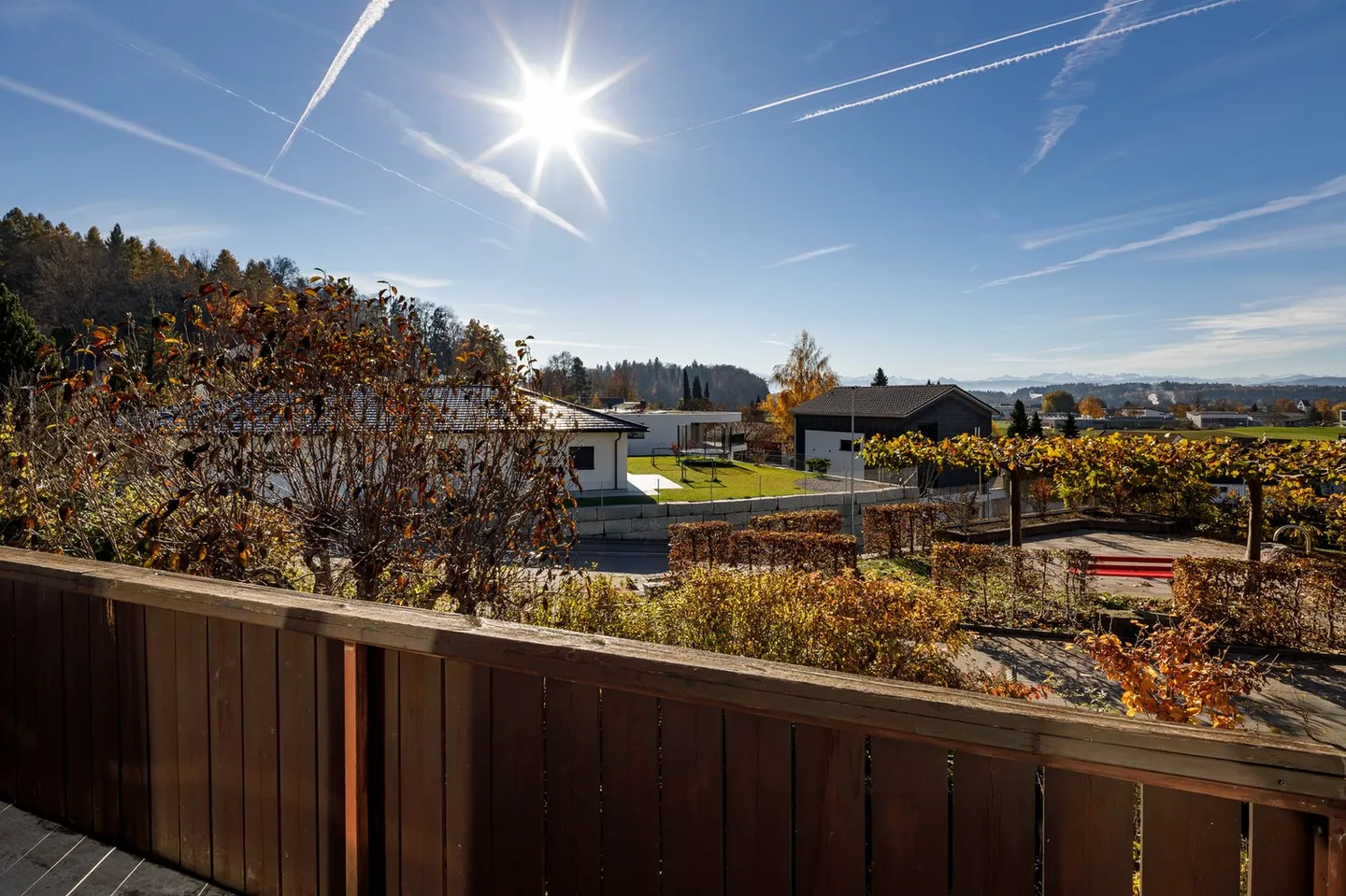 Semi-detached house with wide views, garden and potential - Photo 9 of 9