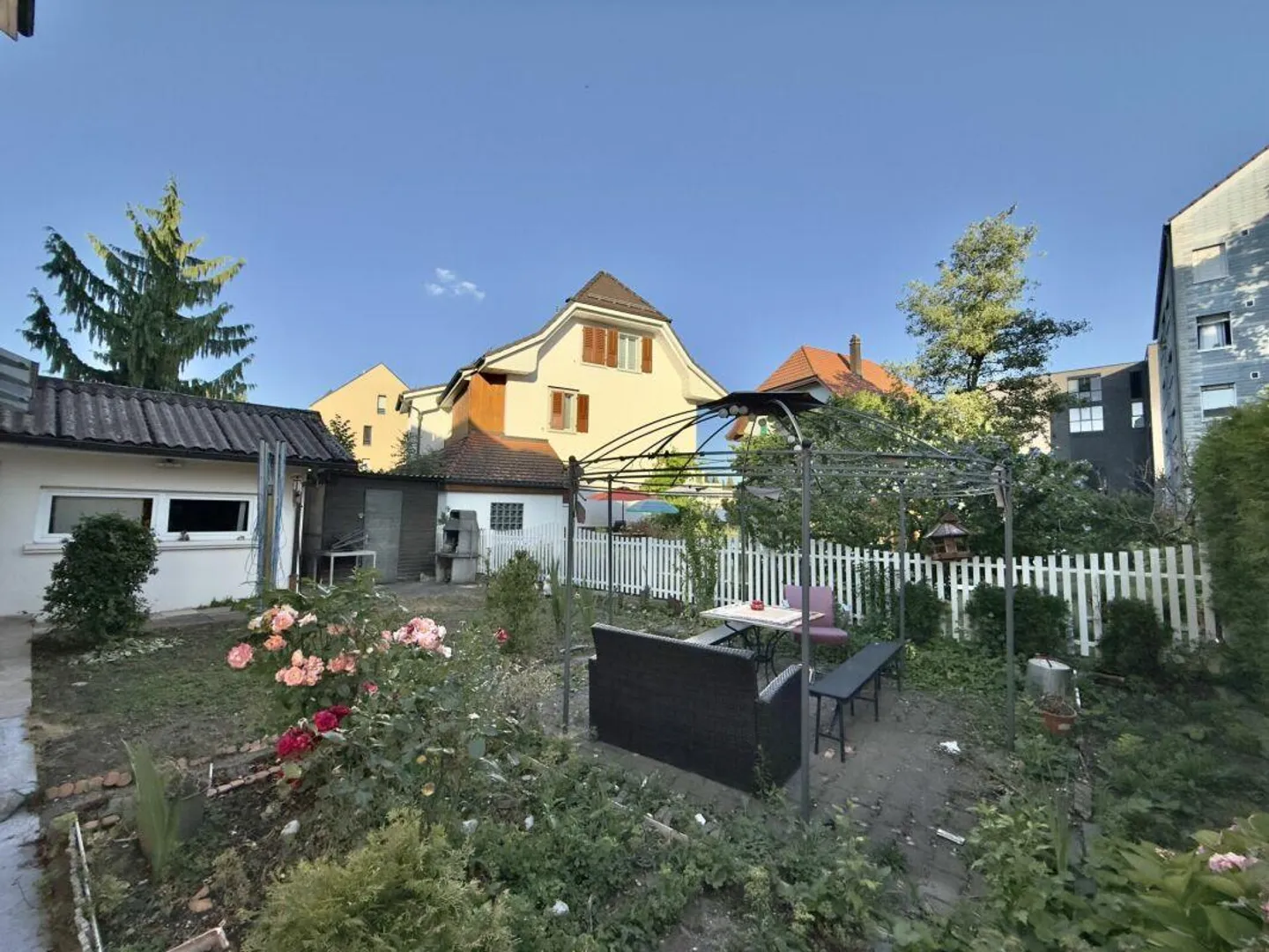 ATTRAKTIVES MEHRFAMILIENHAUS IN ZENTRALER LAGE - TOP RENDITE 5.4 % - Foto 7 von 8
