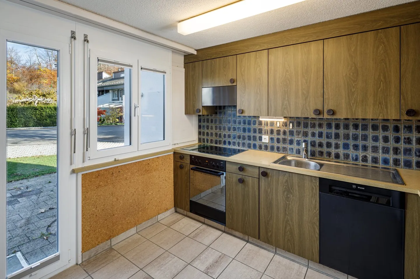 Semi-detached house with wide views, garden and potential - Photo 6 of 9