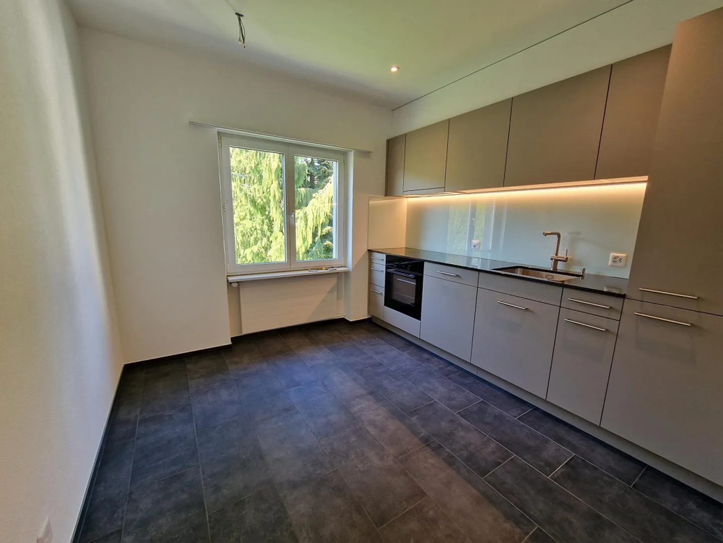 Vie Élégante - Photo 1 sur 8