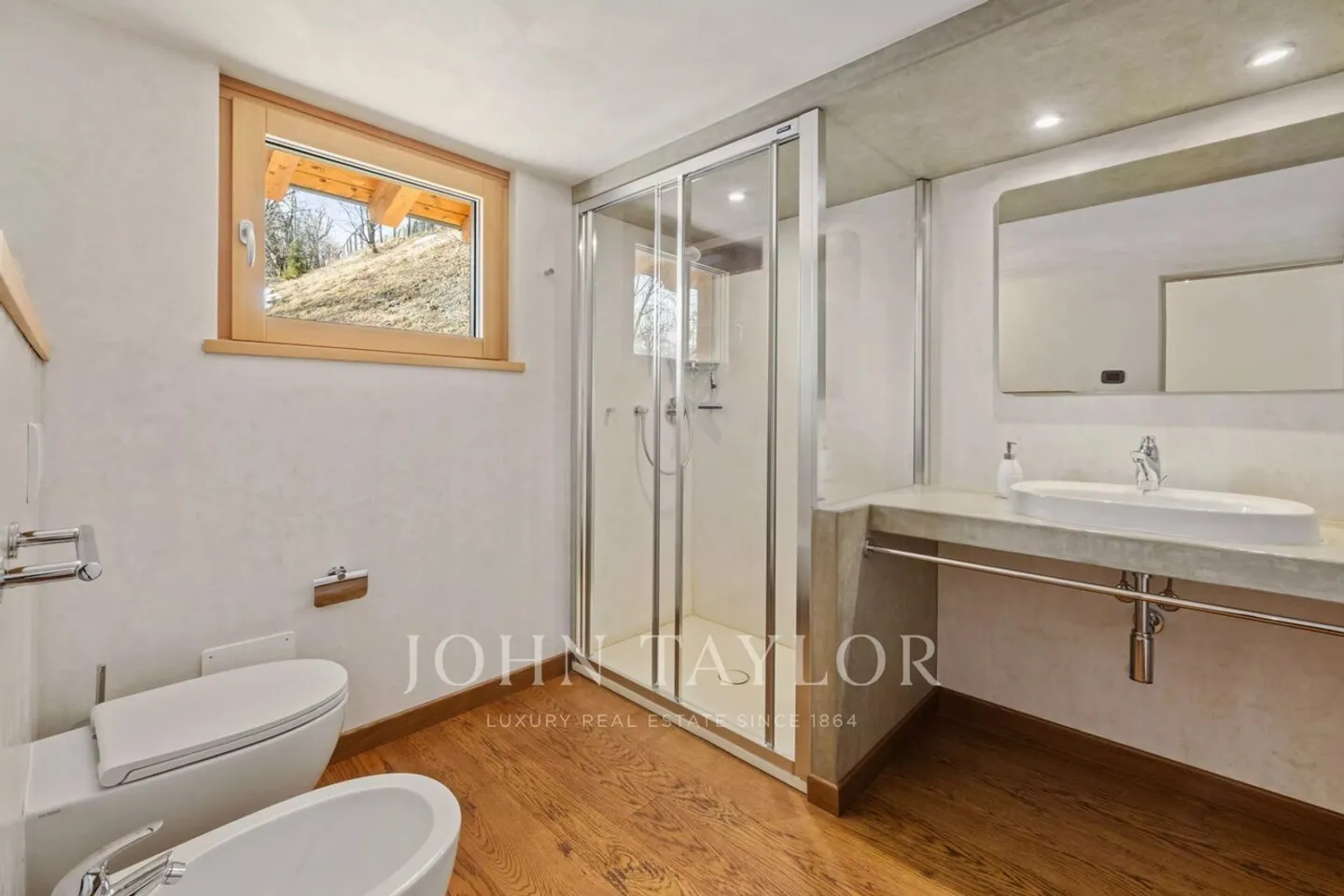 Magnifico chalet contemporaneo con vista sulle Alpi, terreno con piscina, ascensore. - Foto 11 di 12