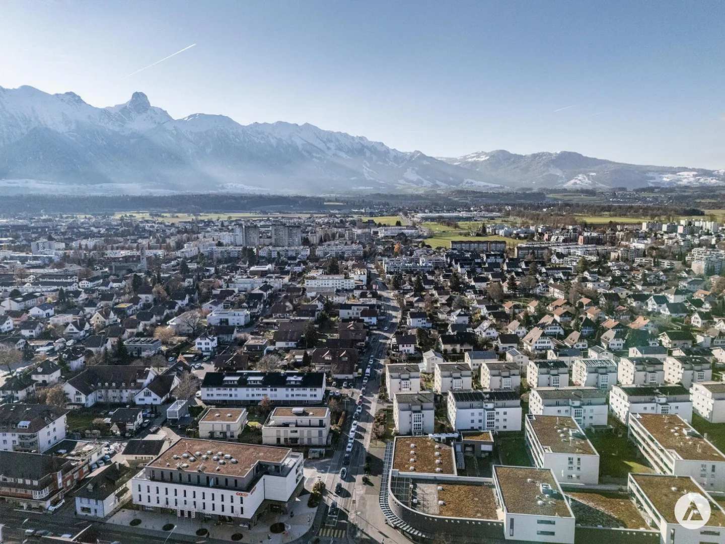 Compact Living in a Modernized Environment - Photo 4 of 13