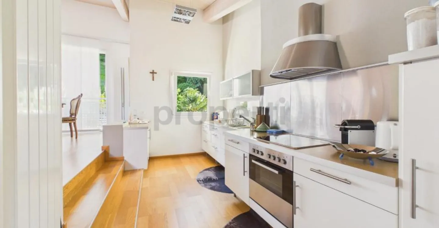 Renovated building in the heart of Contone: a charming duplex attic and two already rented apartments. - Photo 2 of 13