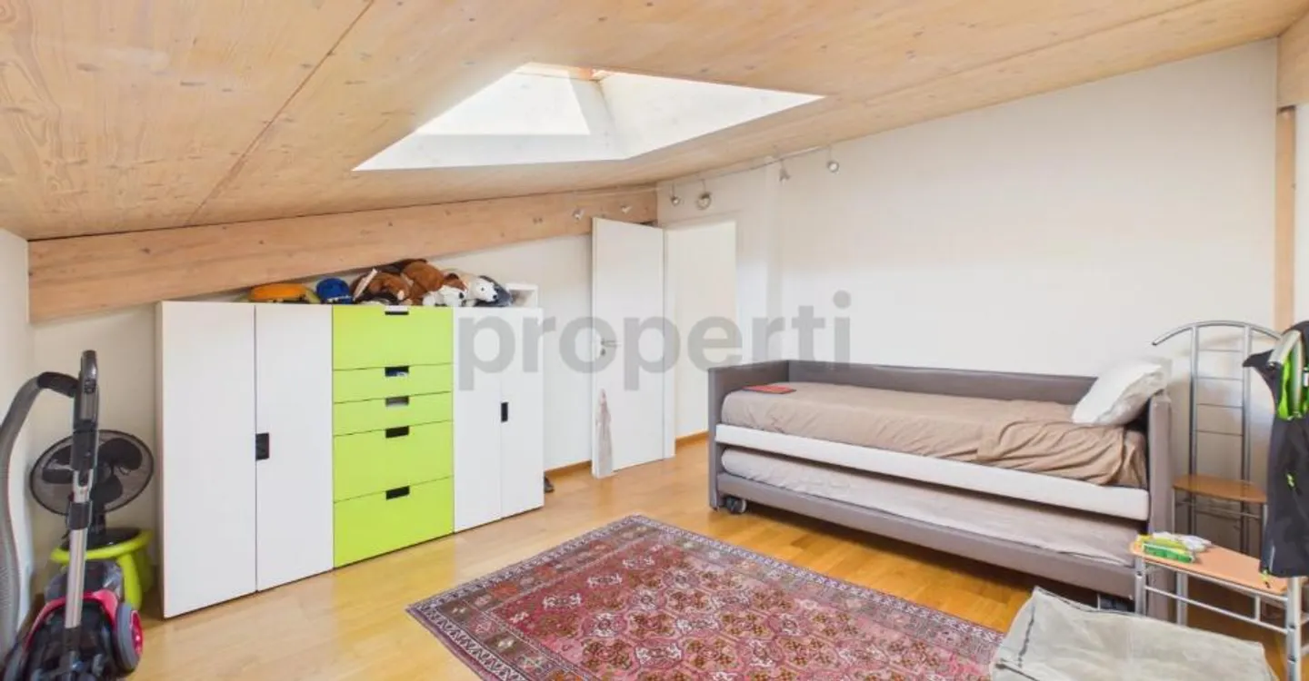 Renovated building in the heart of Contone: a charming duplex attic and two already rented apartments. - Photo 5 of 13