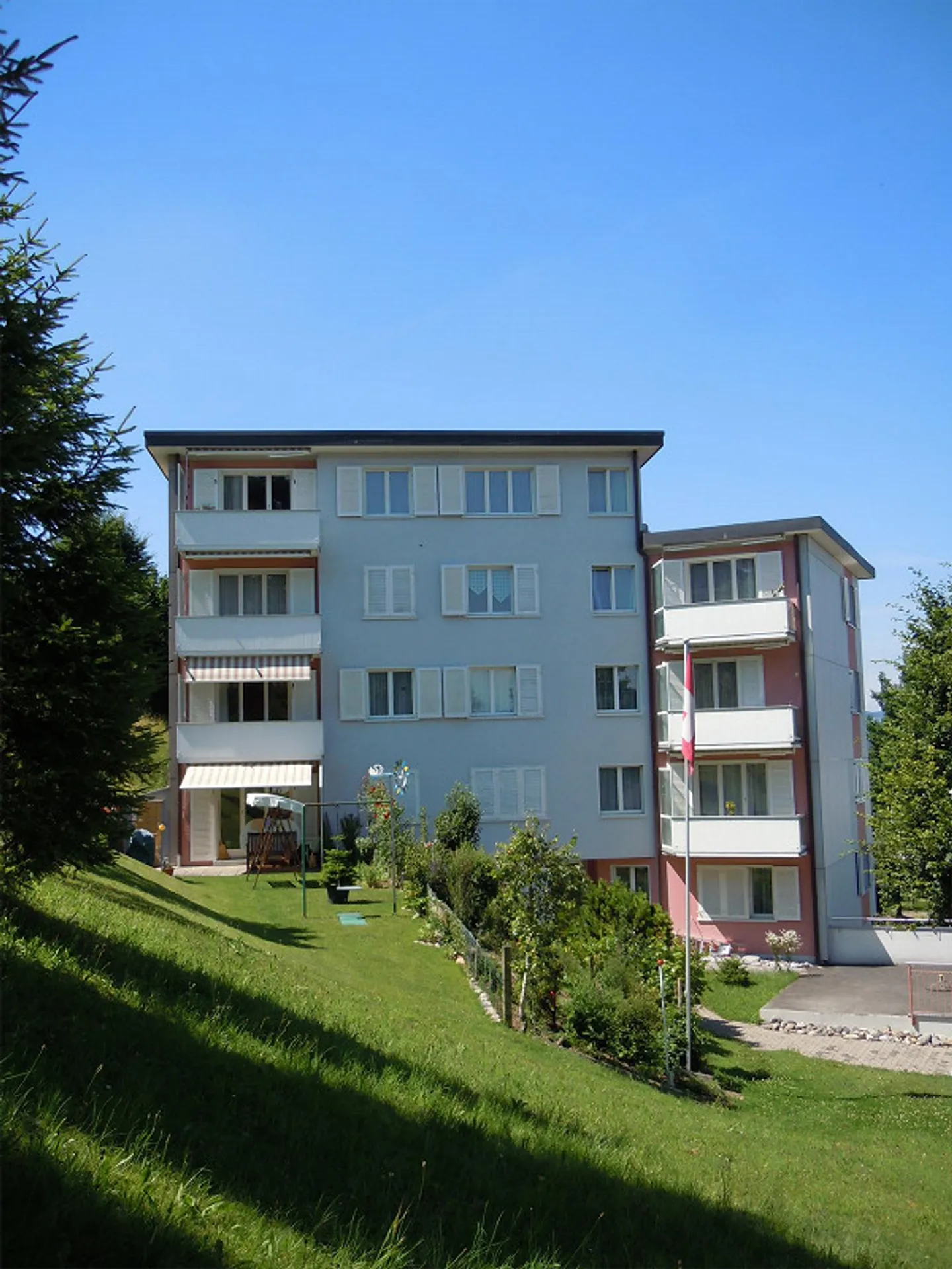 3.5 Zimmerwohnung total renoviert an guter Lage in ruhiger Umgebung - Foto 1 von 6