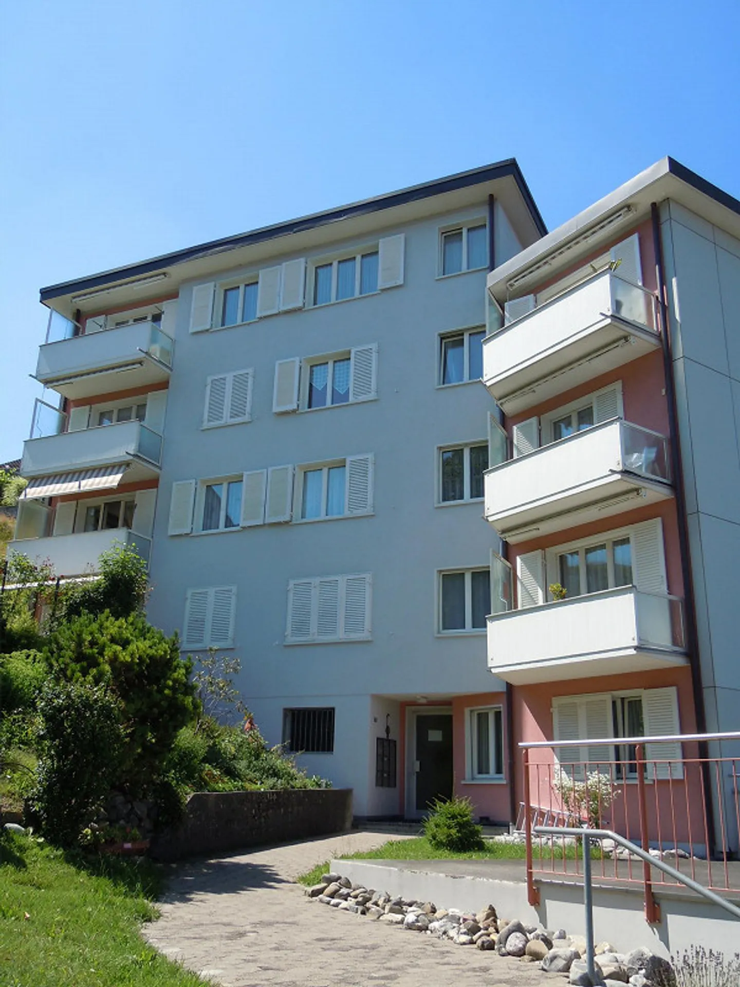 3.5 Zimmerwohnung total renoviert an guter Lage in ruhiger Umgebung - Foto 2 von 6