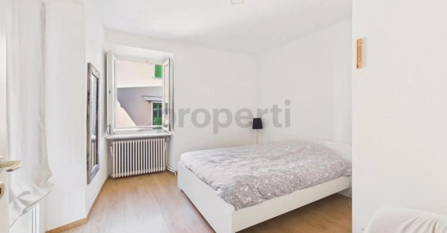 Renovated building in the heart of Contone: a charming duplex attic and two already rented apartments. - Photo 6 of 13