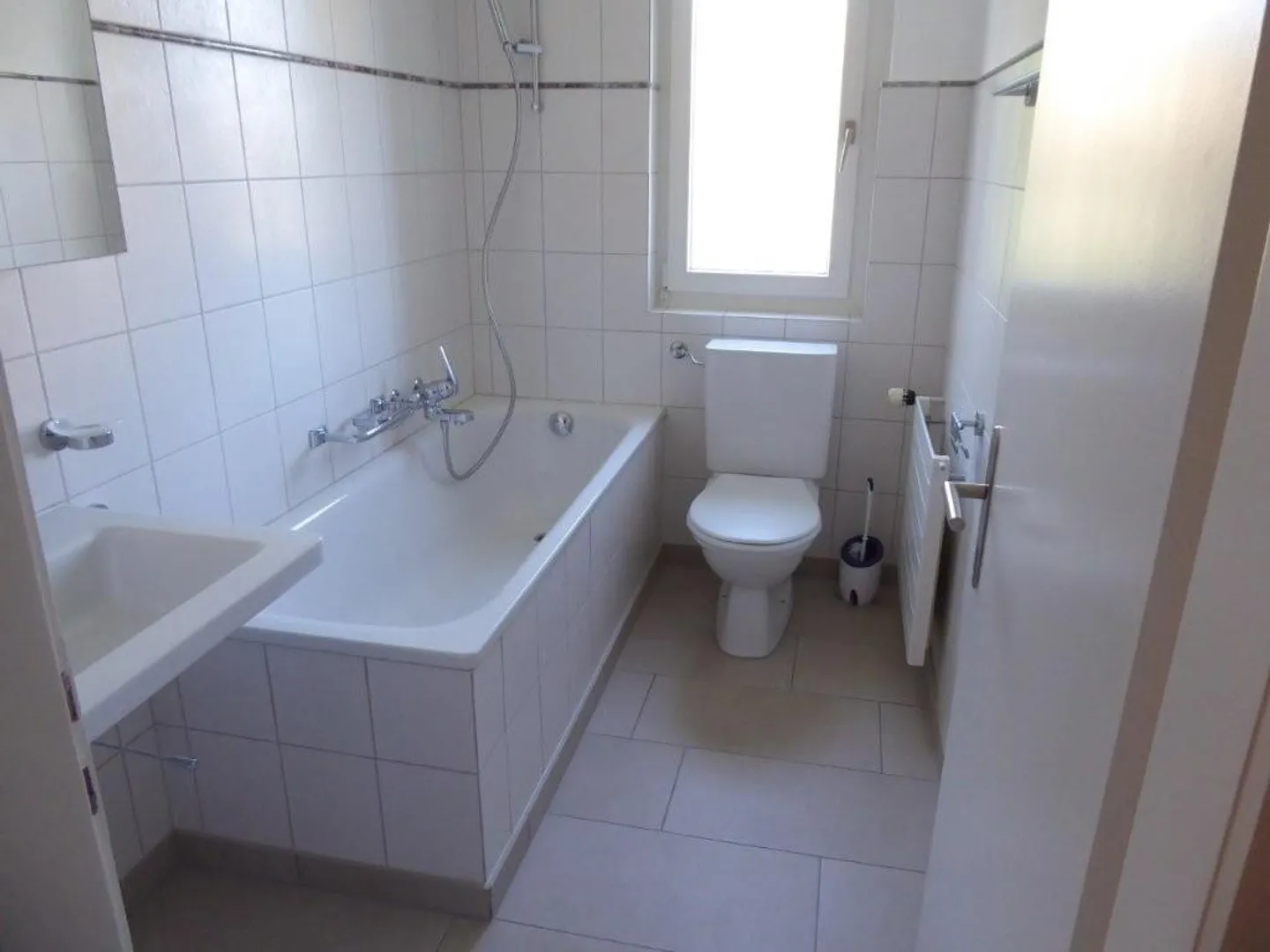 3.5 Zimmerwohnung total renoviert an guter Lage in ruhiger Umgebung - Foto 3 von 6