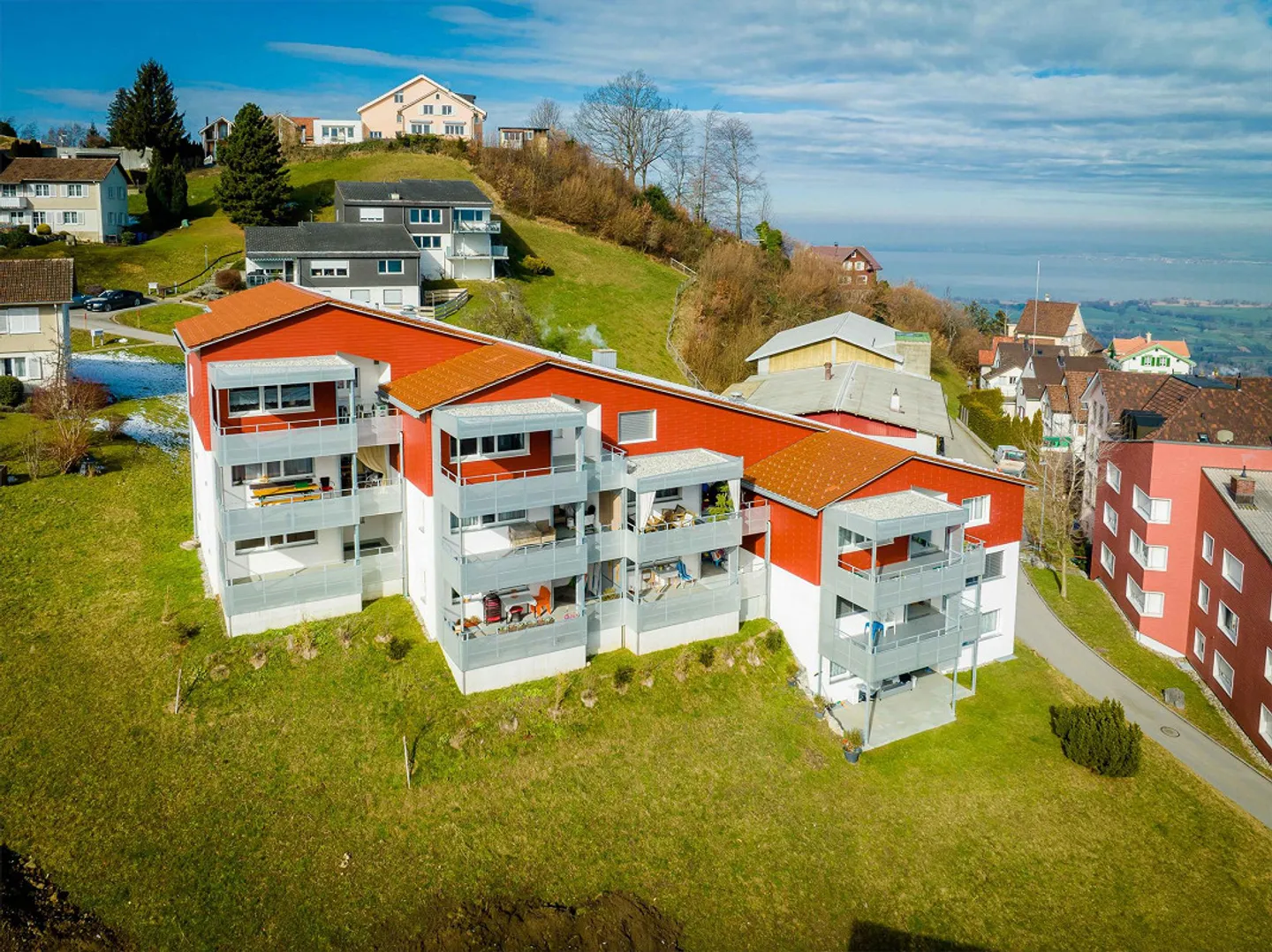 Appartamento soleggiato con vista - Foto 1 di 10