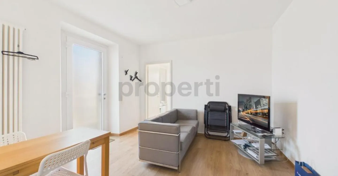 Renovated building in the heart of Contone: a charming duplex attic and two already rented apartments. - Photo 8 of 13