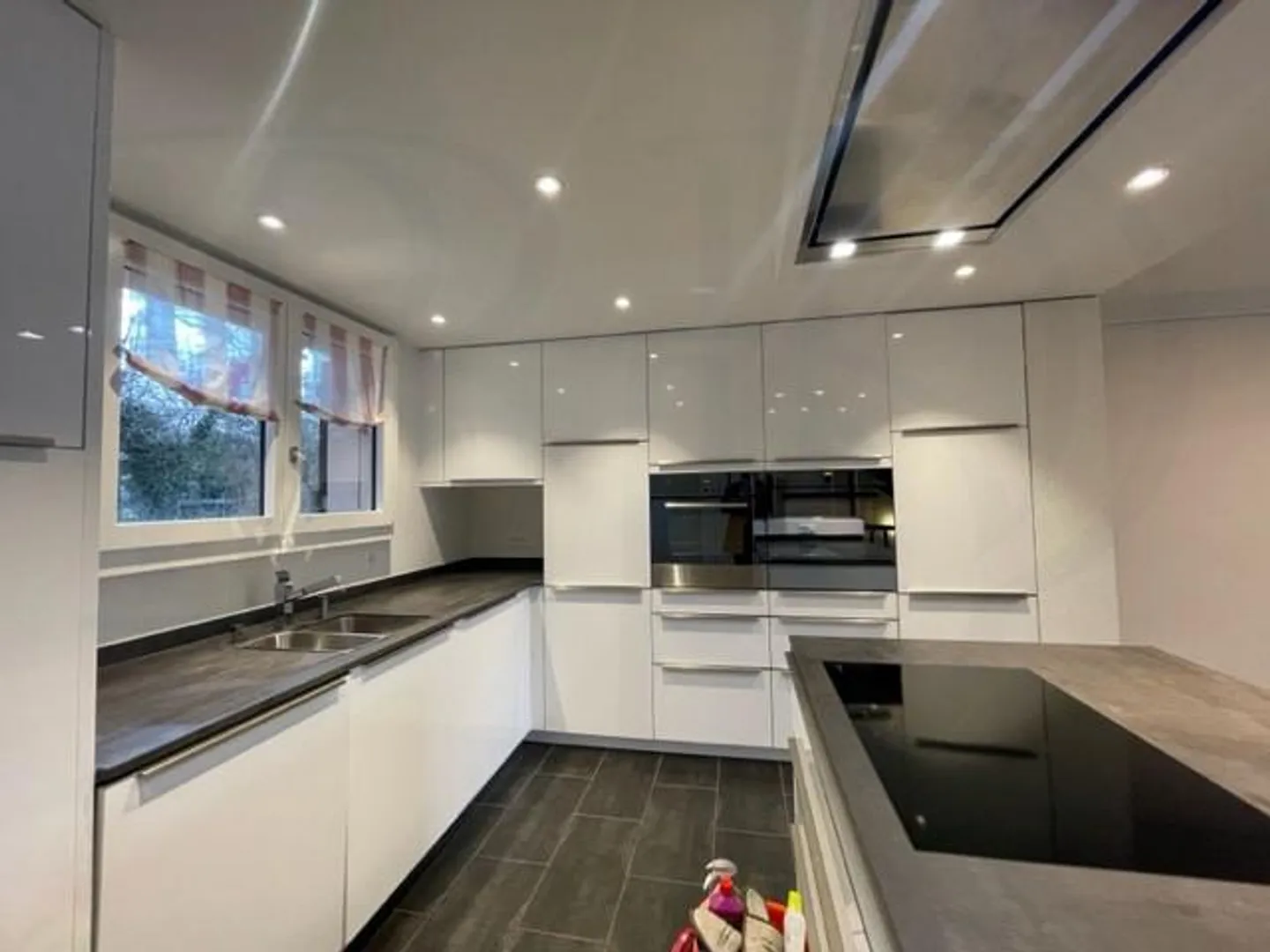 Charming Family Home in Bellevue - Photo 2 of 12
