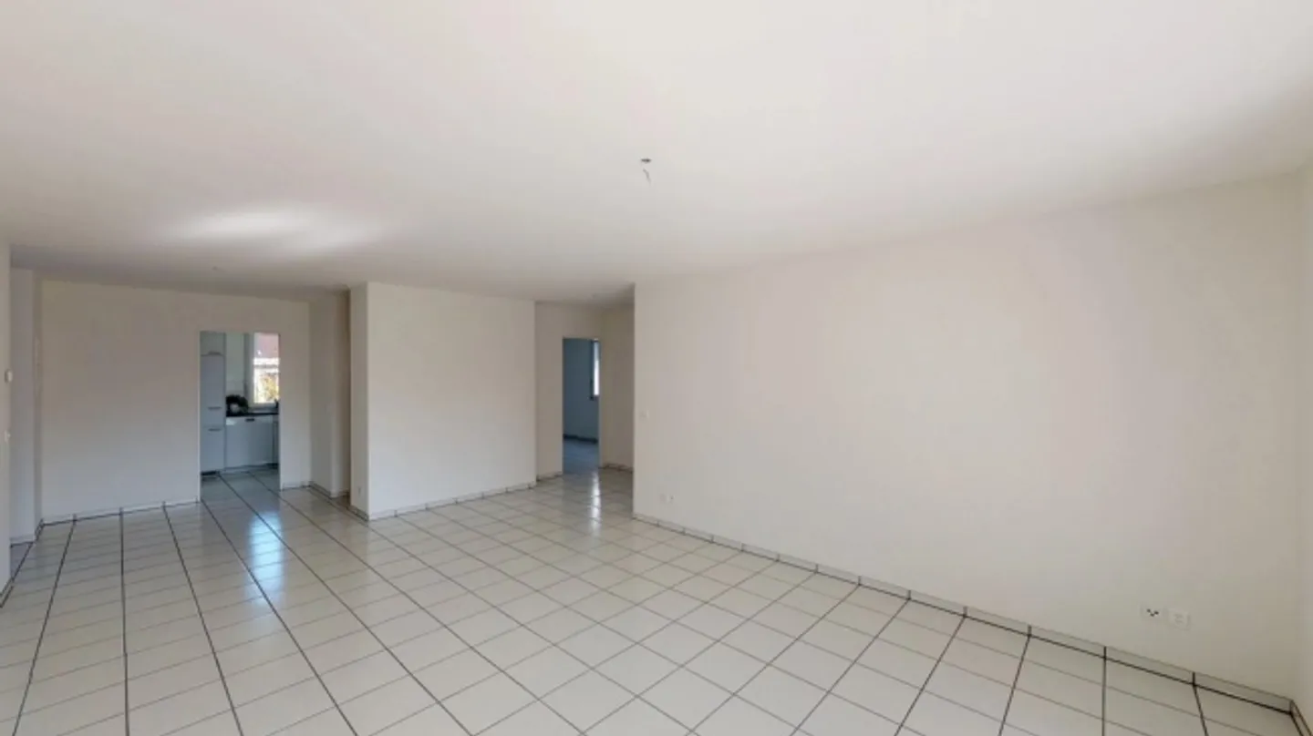 Appartamento luminoso cerca residenti - Foto 2 di 5