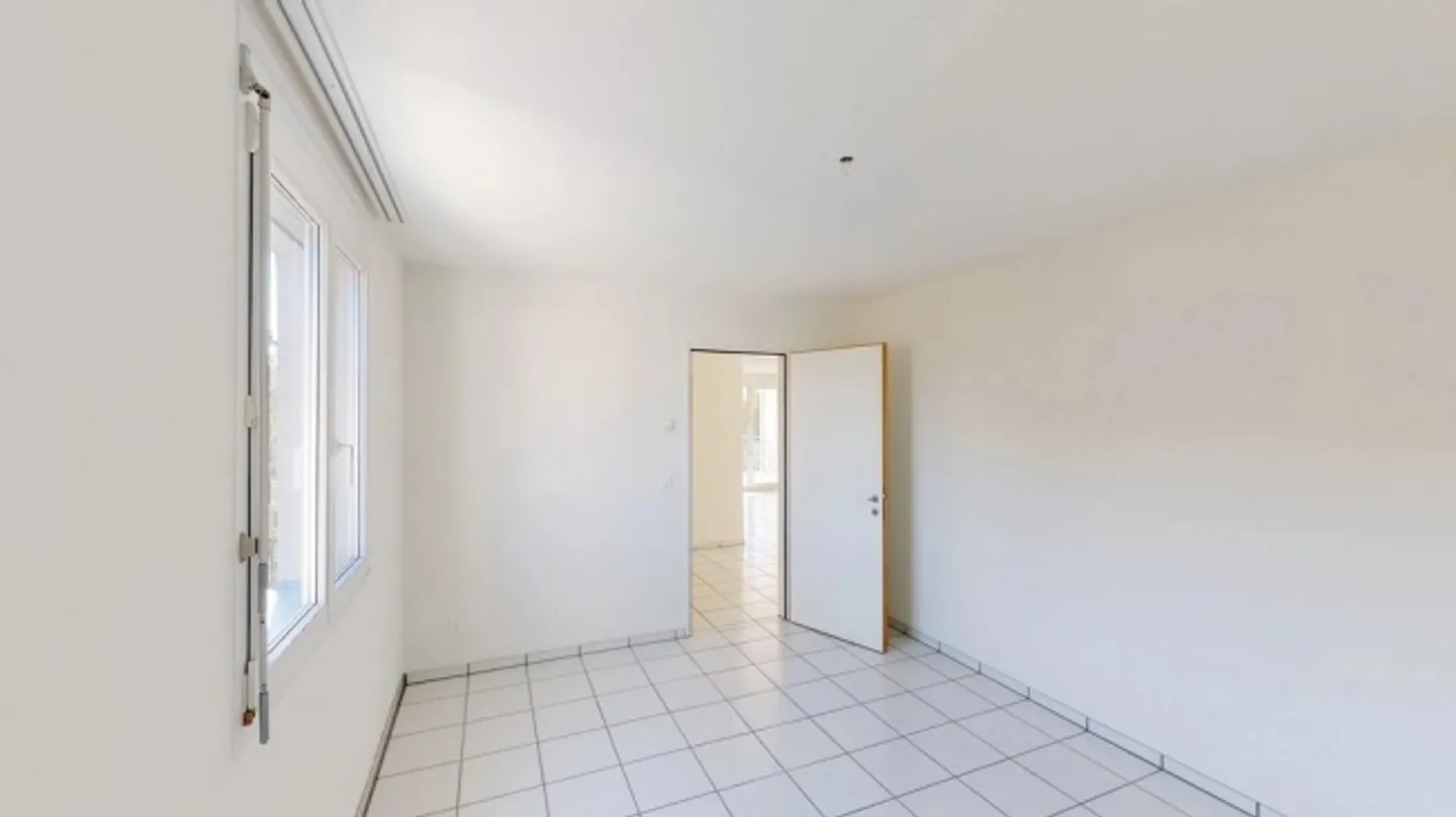 Appartamento luminoso cerca residenti - Foto 3 di 5