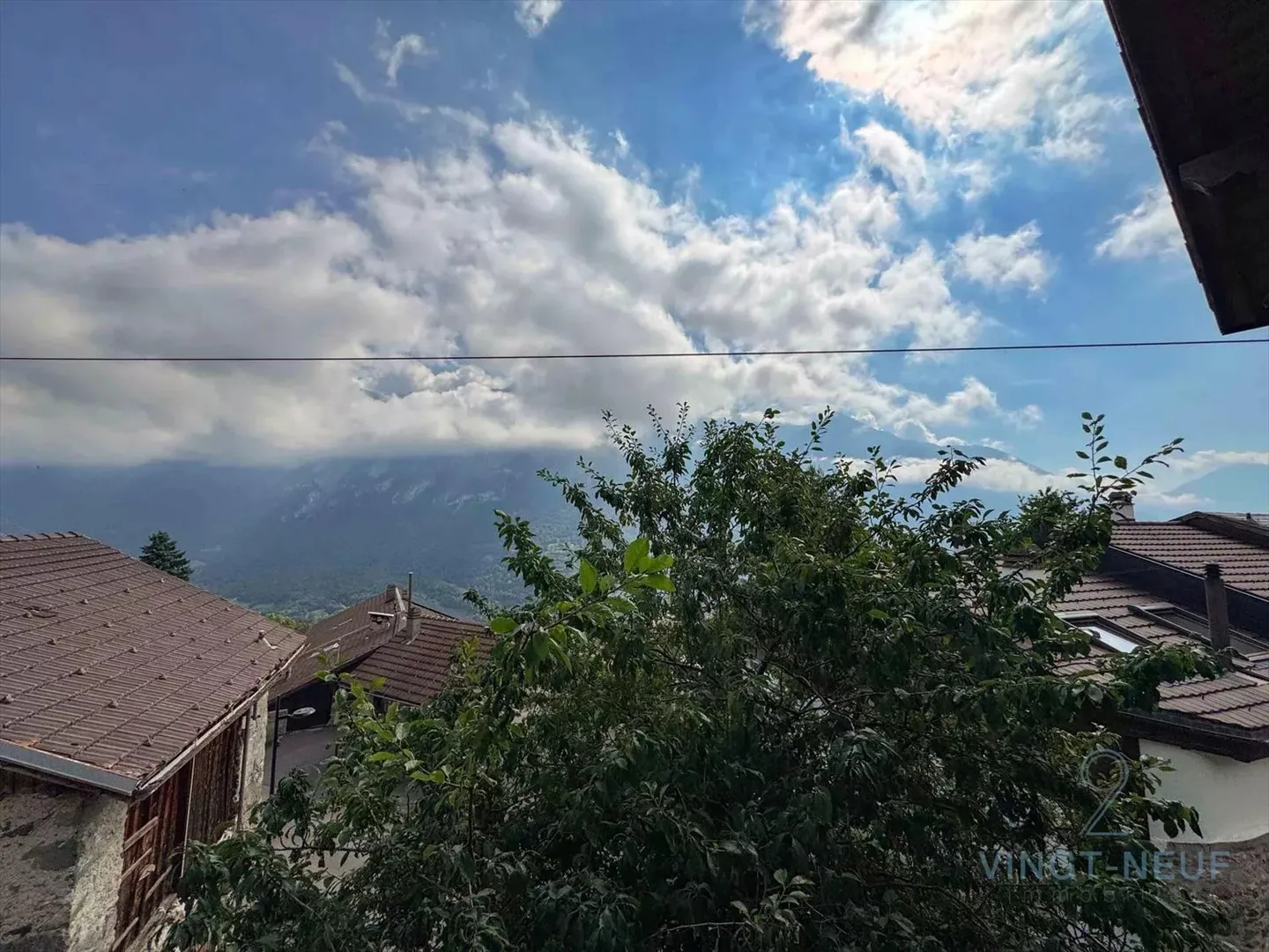 Casa a schiera affascinante nel villaggio del 1906, a 14 minuti dal centro di Monthey - Foto 2 di 13