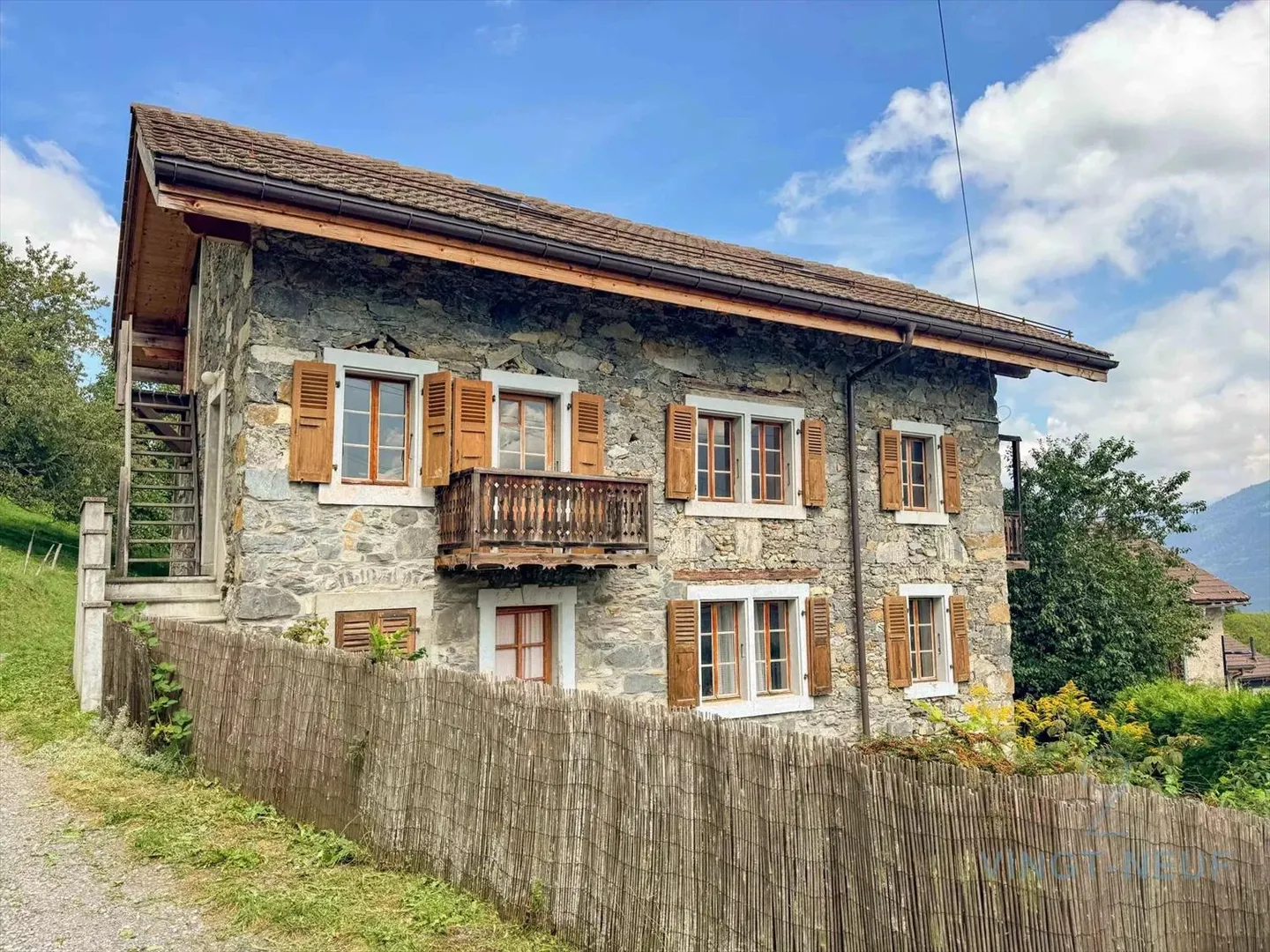 Casa a schiera affascinante nel villaggio del 1906, a 14 minuti dal centro di Monthey - Foto 3 di 13