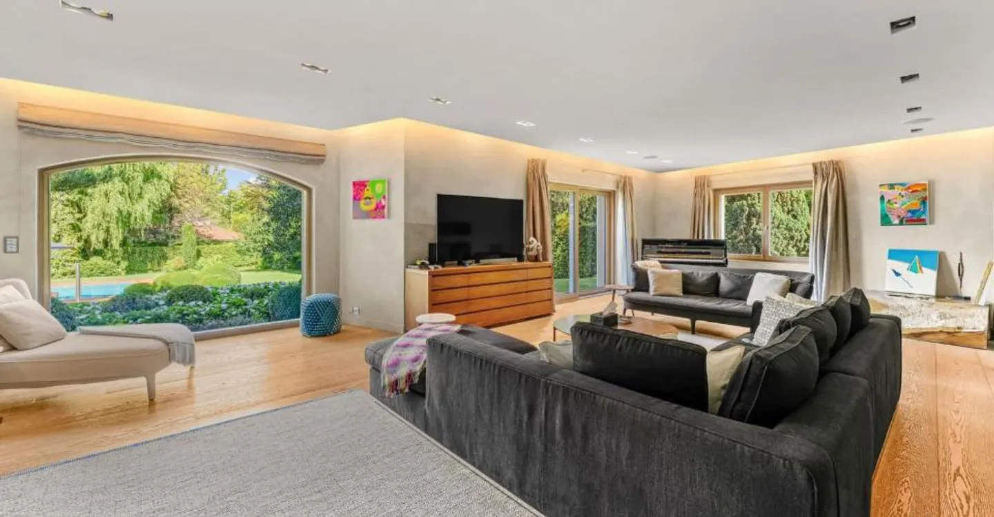 Stunning renovated property in the heart of Collonge Bellerive - Photo 3 of 3