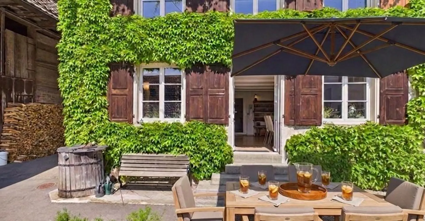 Vier Etagen Familienglück  historisches Dorfhaus von 1771 mit Nebengebäude in Arboldswil (BL) - Foto 1 von 11