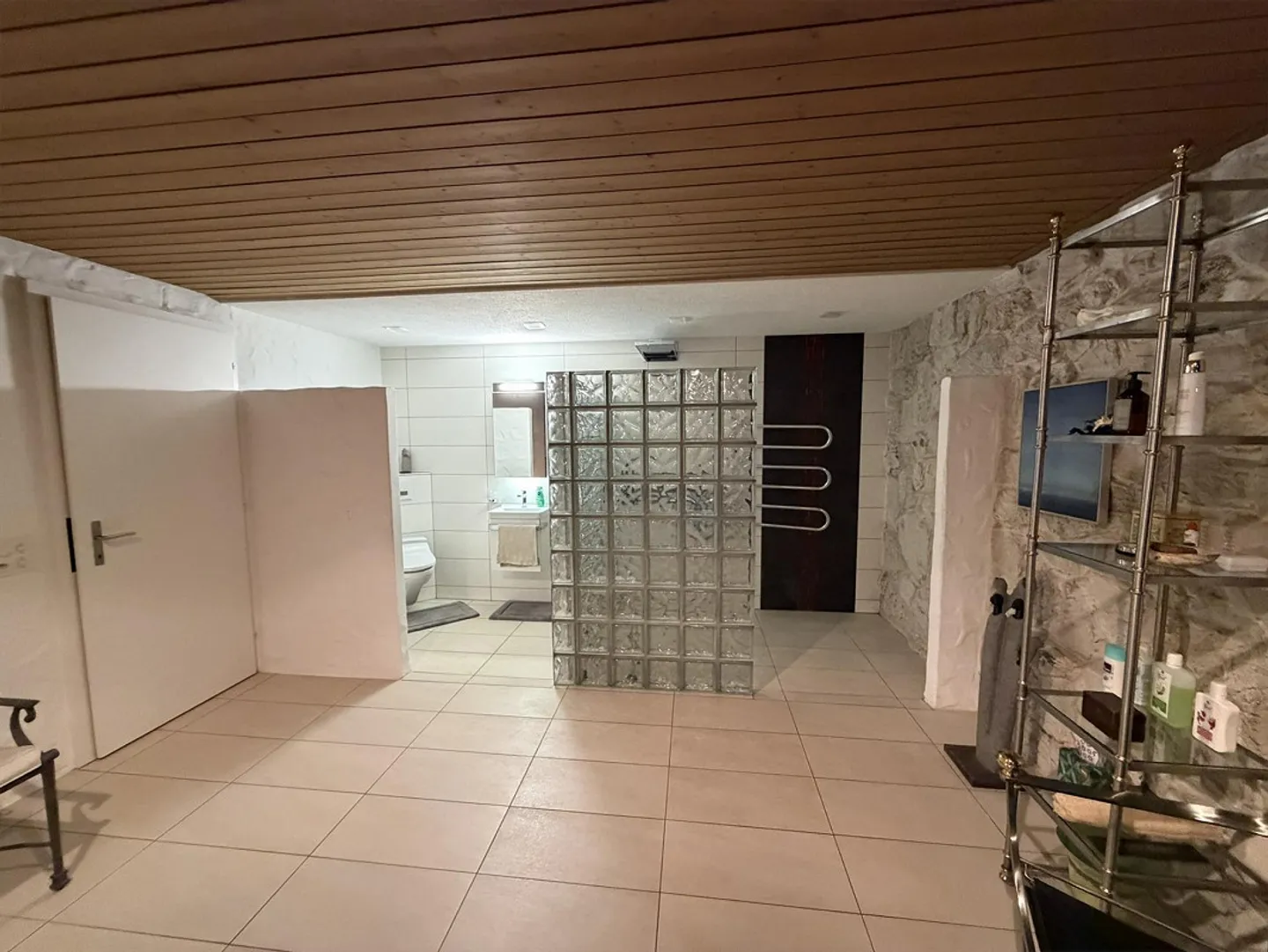 Maison individuelle de 7,5 pièces avec piscine intérieure et jardin paradisiaque - Photo 6 sur 17