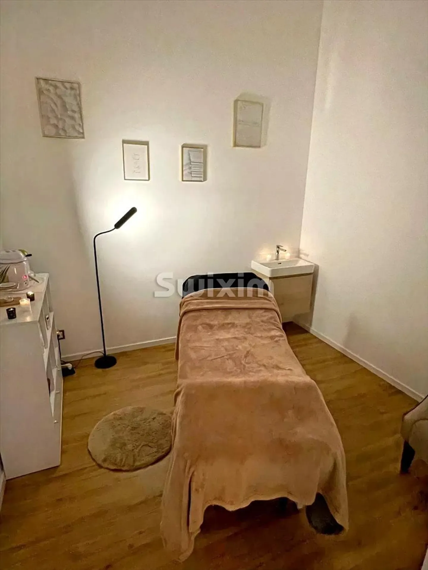 3-room Commercial Space - Photo 4 of 5