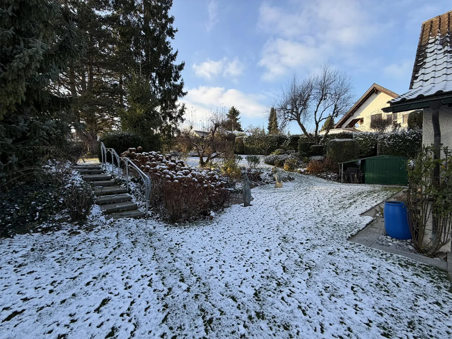 Maison individuelle de 7,5 pièces avec piscine intérieure et jardin paradisiaque - Photo 16 sur 17