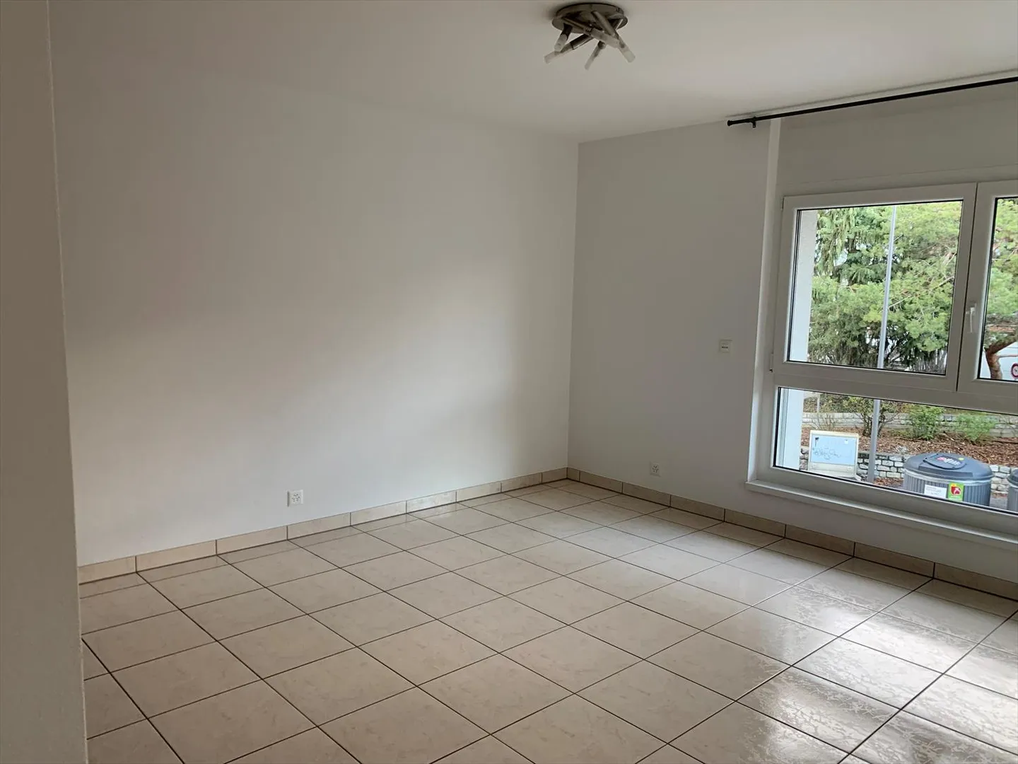 3.5 Room Apartment - Photo 3 of 12