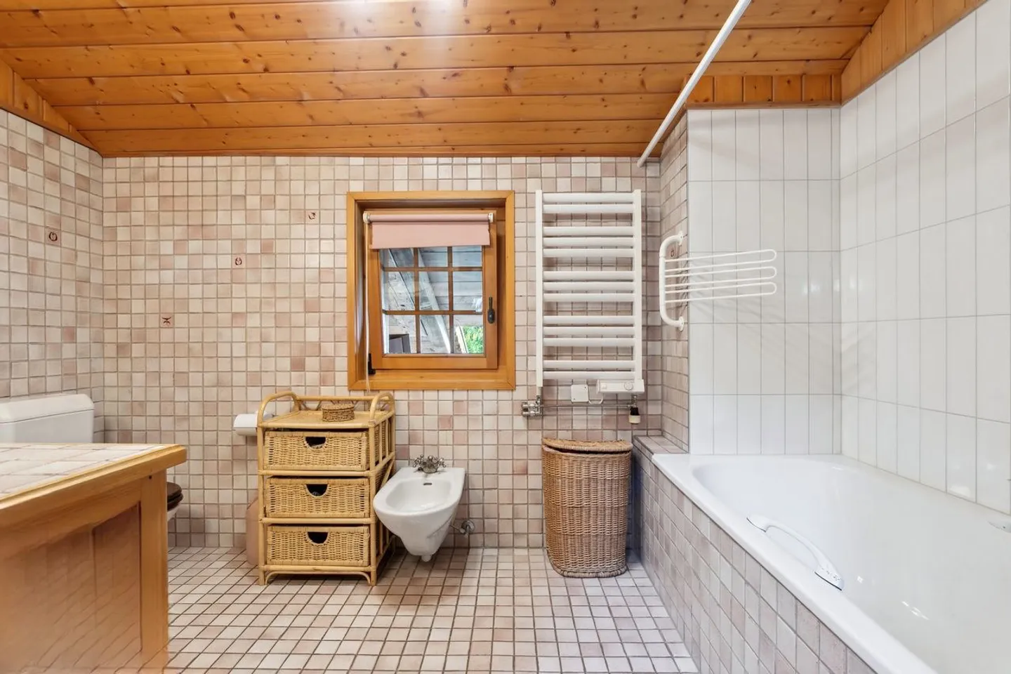 Sumptuous Authentic Chalet Southwest Orientation - Photo 9 of 10