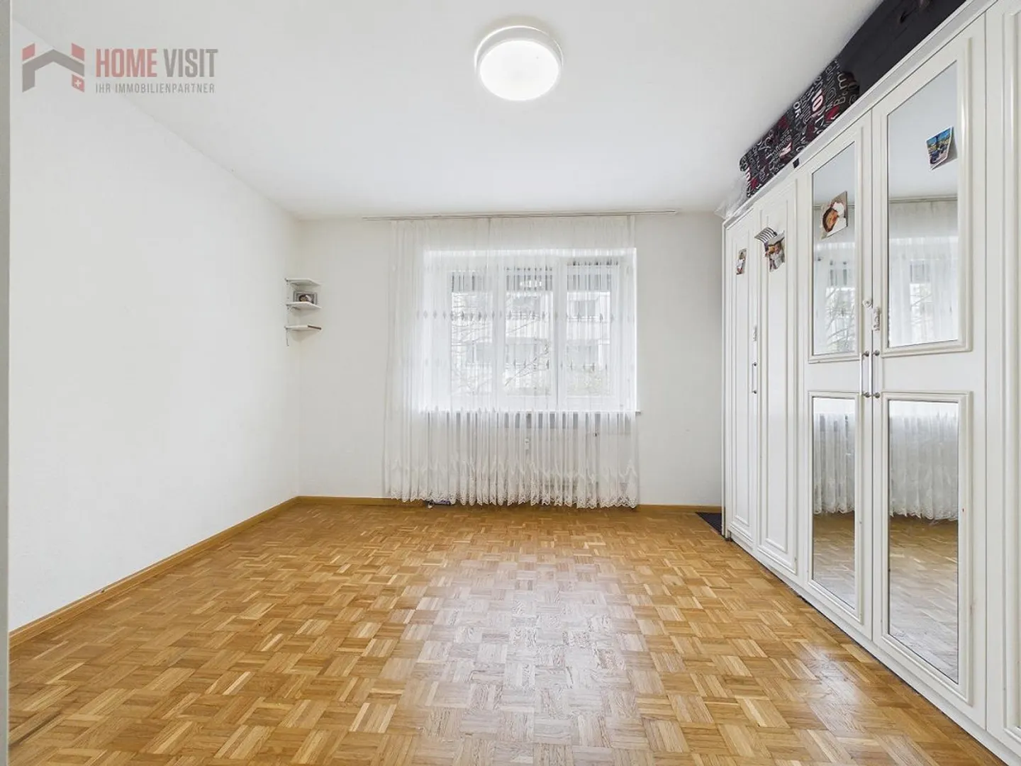 Urban Living: Charming 4.5-Room Apartment in Basel - Photo 6 of 9