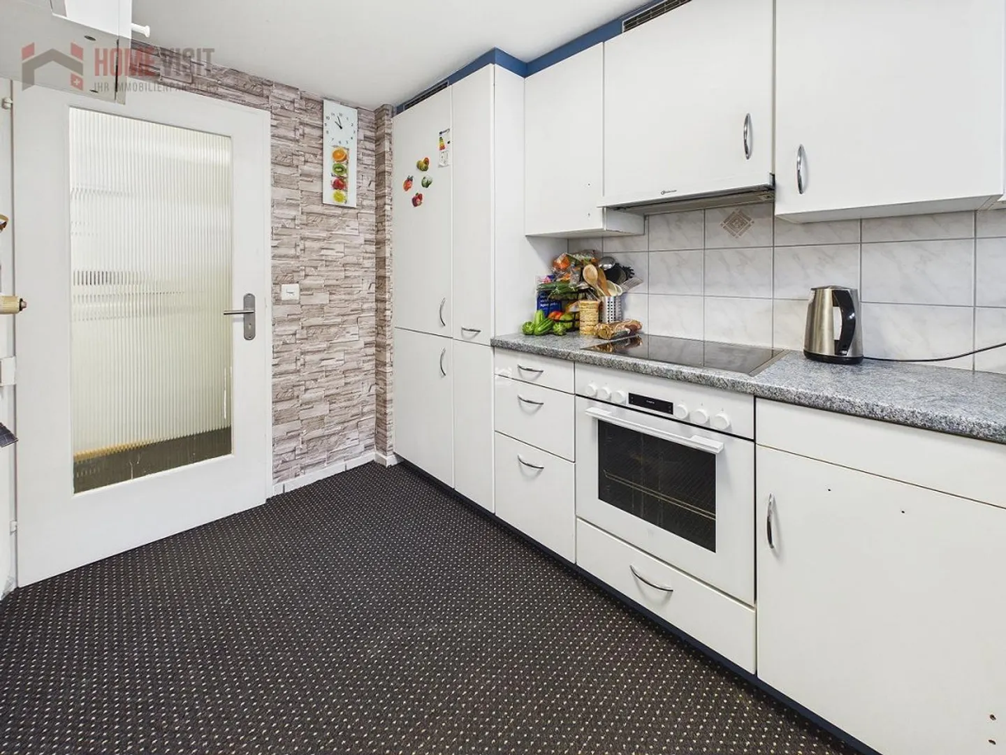 Urban Living: Charming 4.5-Room Apartment in Basel - Photo 8 of 9