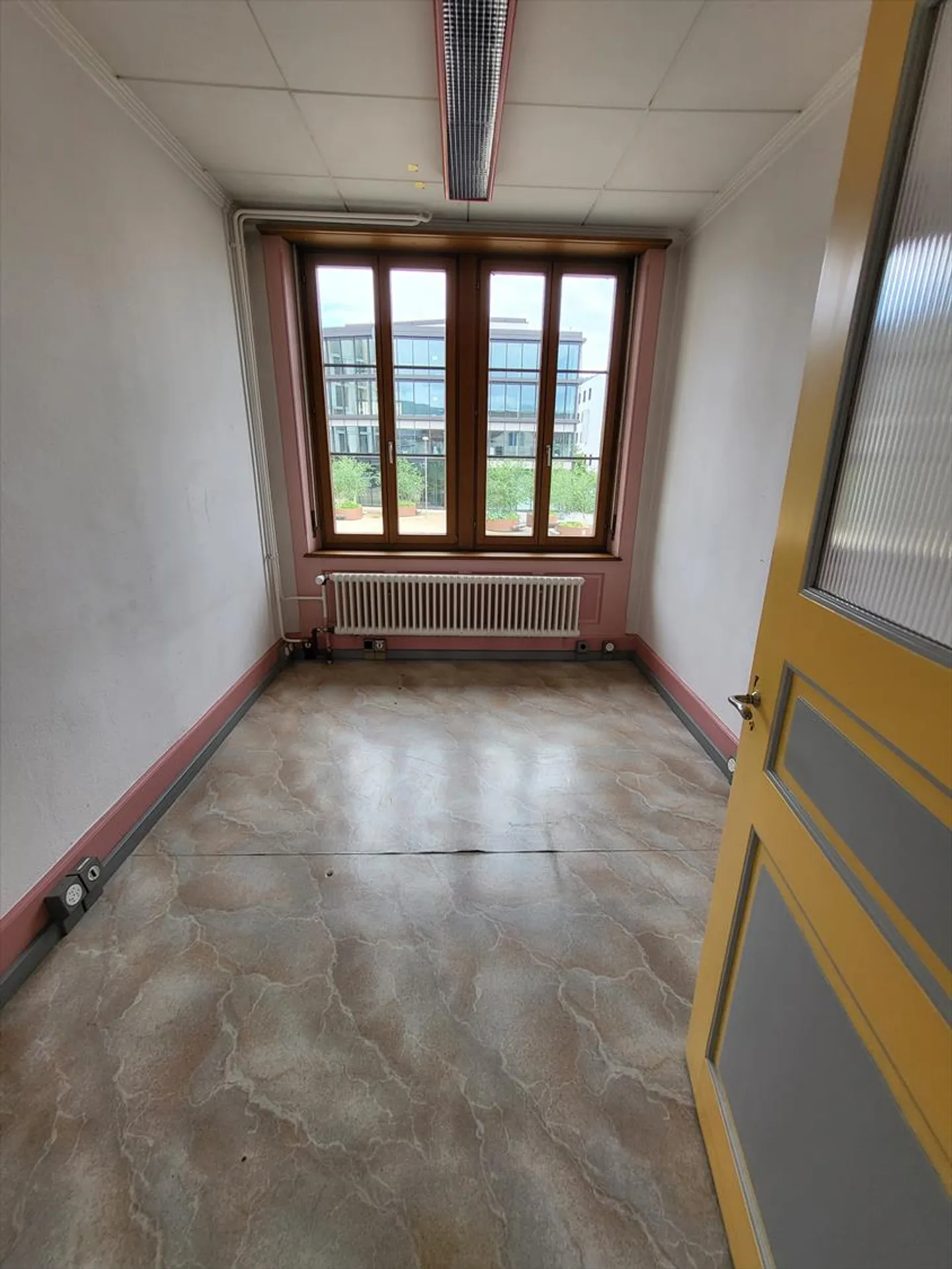 Spazio di 129m2 nel cuore della stazione di Delémont - Foto 8 di 11