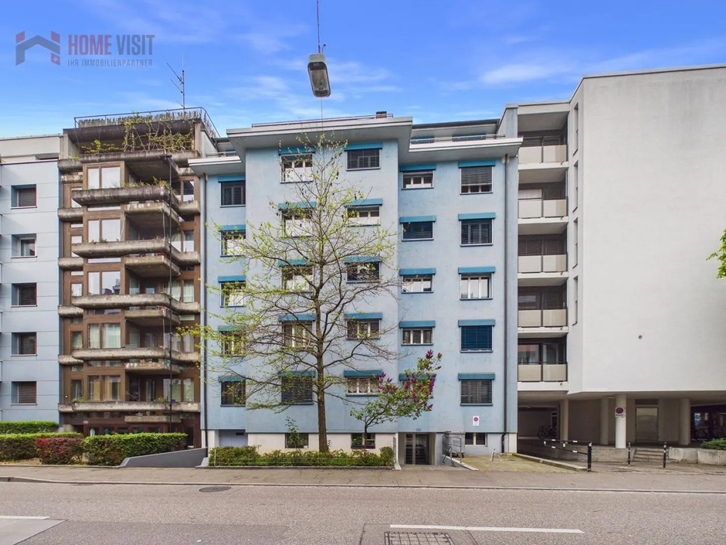 Urban Living: Charming 4.5-Room Apartment in Basel - Photo 1 of 9