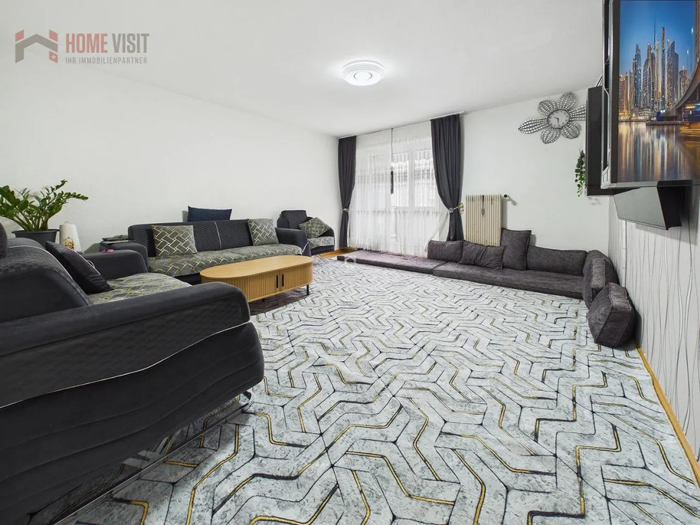 Urban Living: Charming 4.5-Room Apartment in Basel - Photo 2 of 9