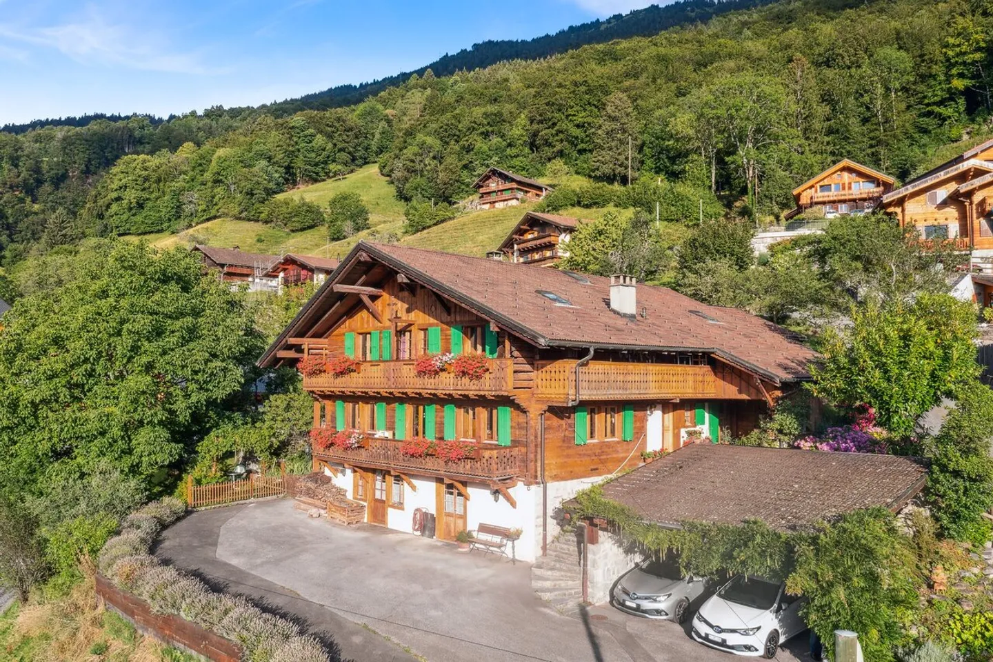 Sumptuous Authentic Chalet Southwest Orientation - Photo 2 of 10