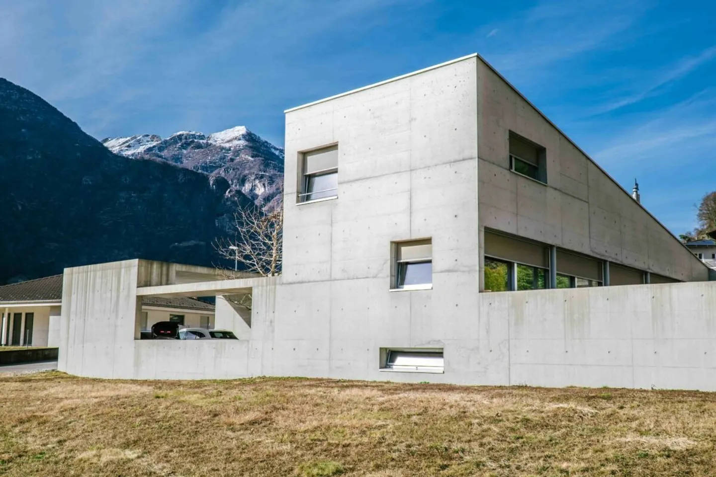 Modern Villa in Tranquil Area - Photo 28 of 31