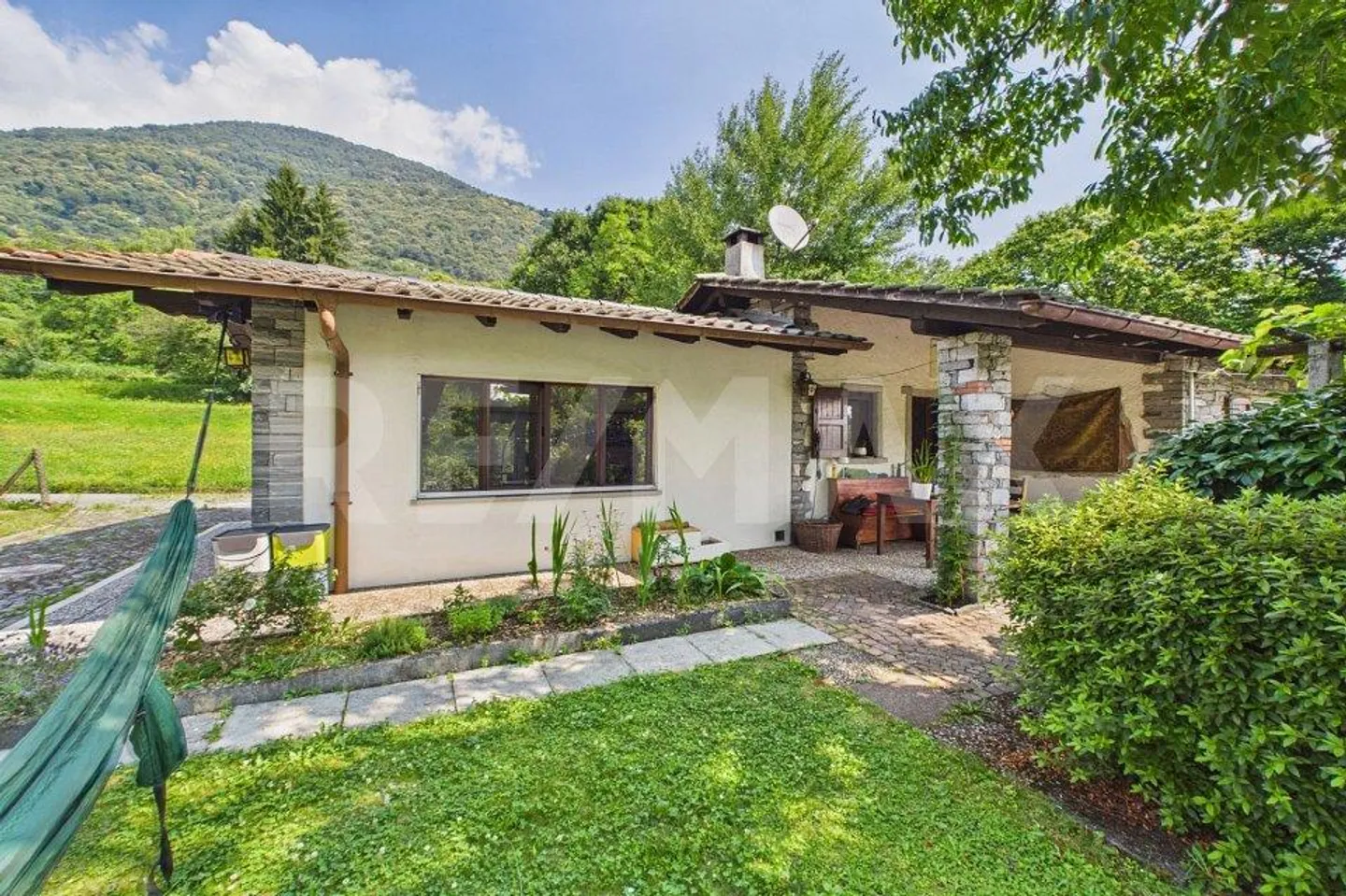Rustic with garden, private forest and view of the Ticino Valley - Photo 10 of 13