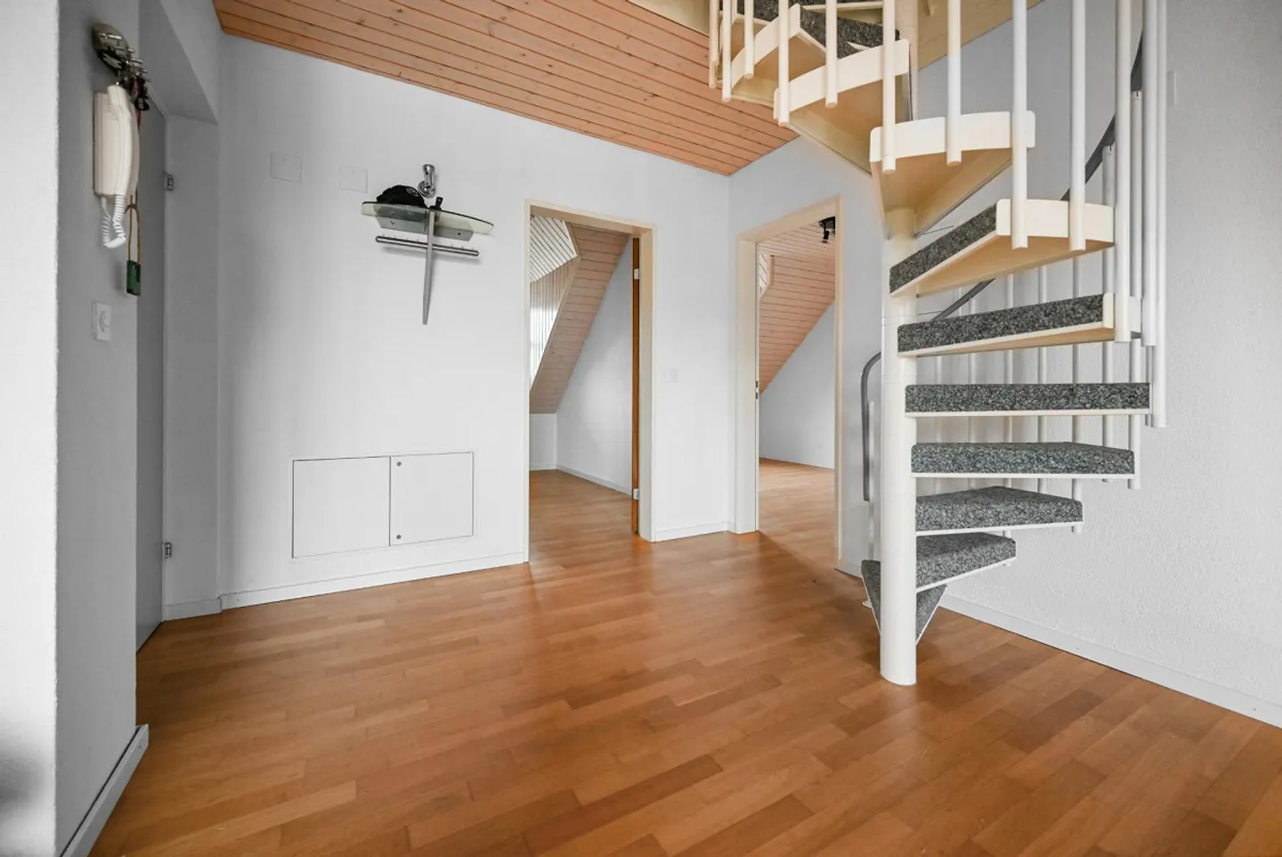 Large 3.5-Room Attic Apartment in Koblenz - Photo 5 of 13