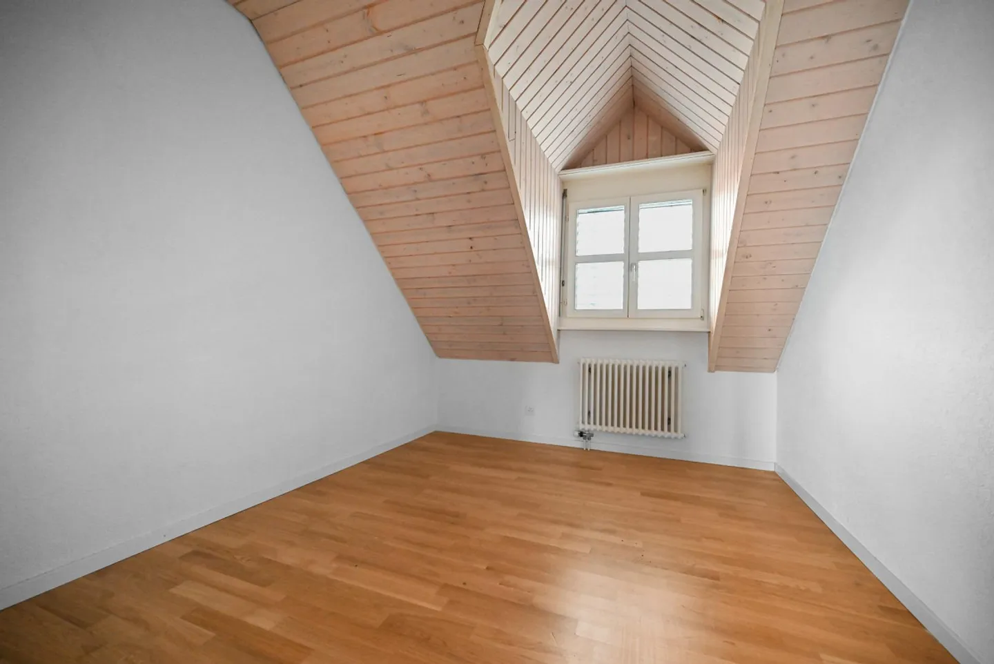 Large 3.5-Room Attic Apartment in Koblenz - Photo 6 of 13