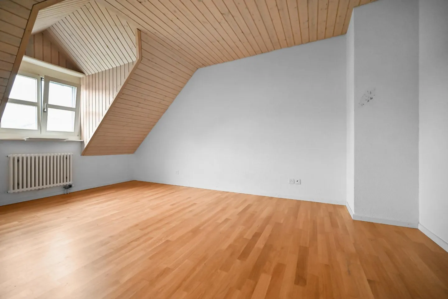 Large 3.5-Room Attic Apartment in Koblenz - Photo 7 of 13