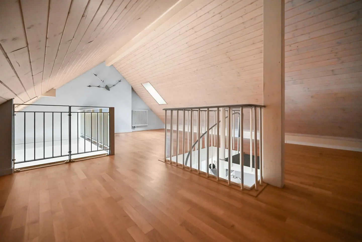 Large 3.5-Room Attic Apartment in Koblenz - Photo 8 of 13