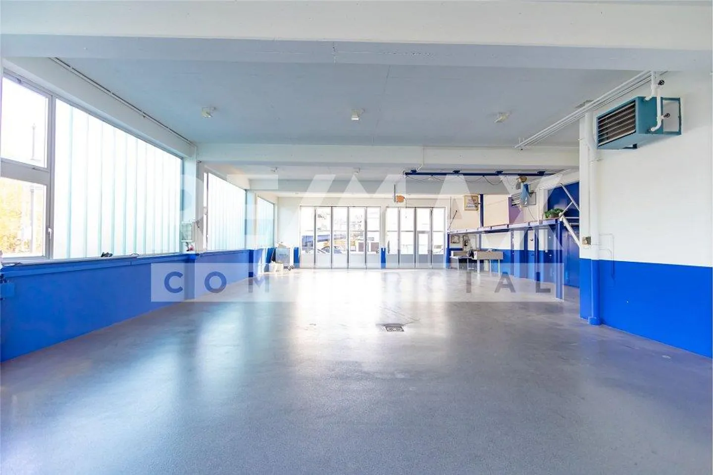 Large commercial hall for various business activities or hobbies - Photo 4 of 13